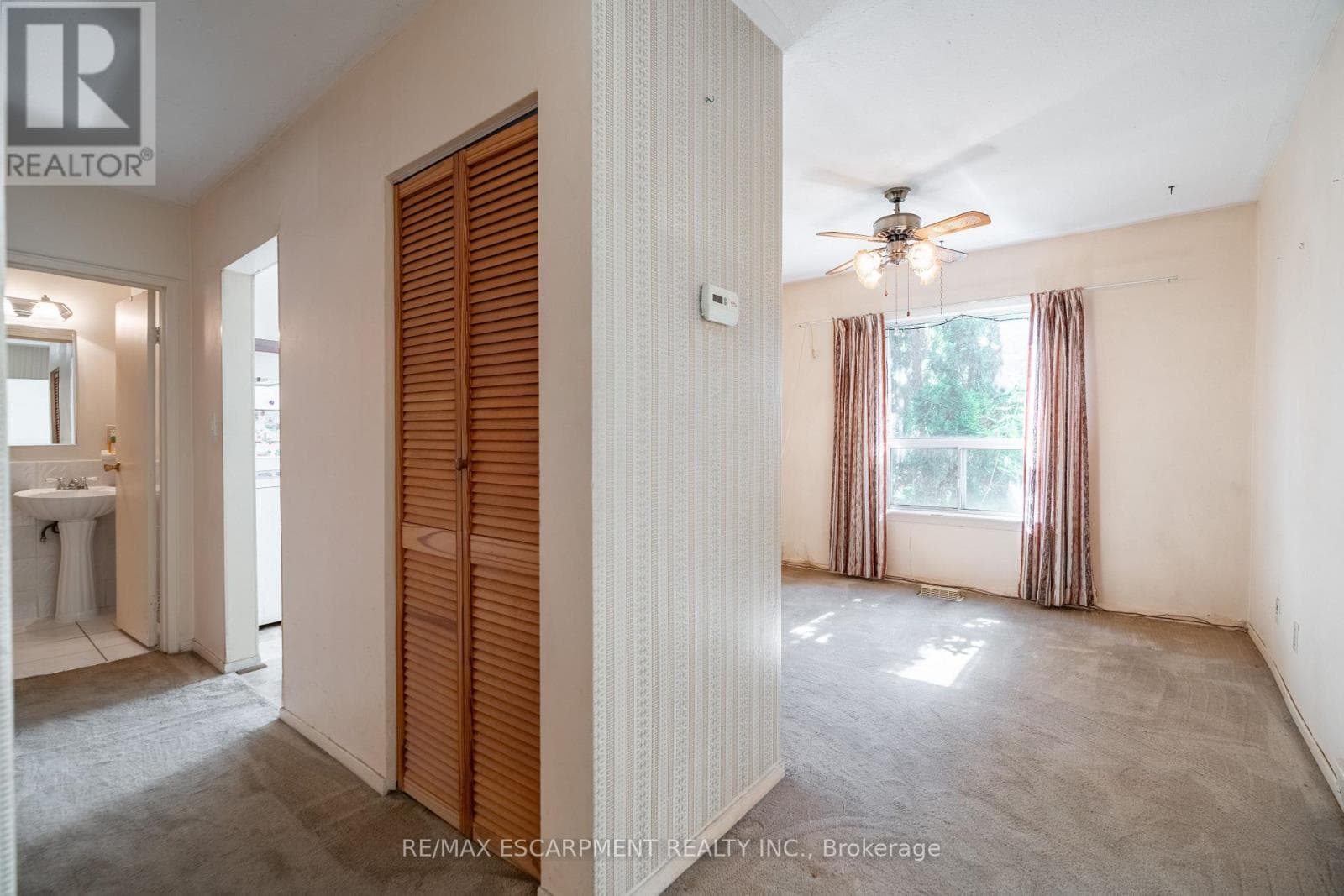 Single Family at 8- 519 Claridge Road, Burlington (Roseland), Ontario - Photo 4 - RE/MAX Garden City Realty