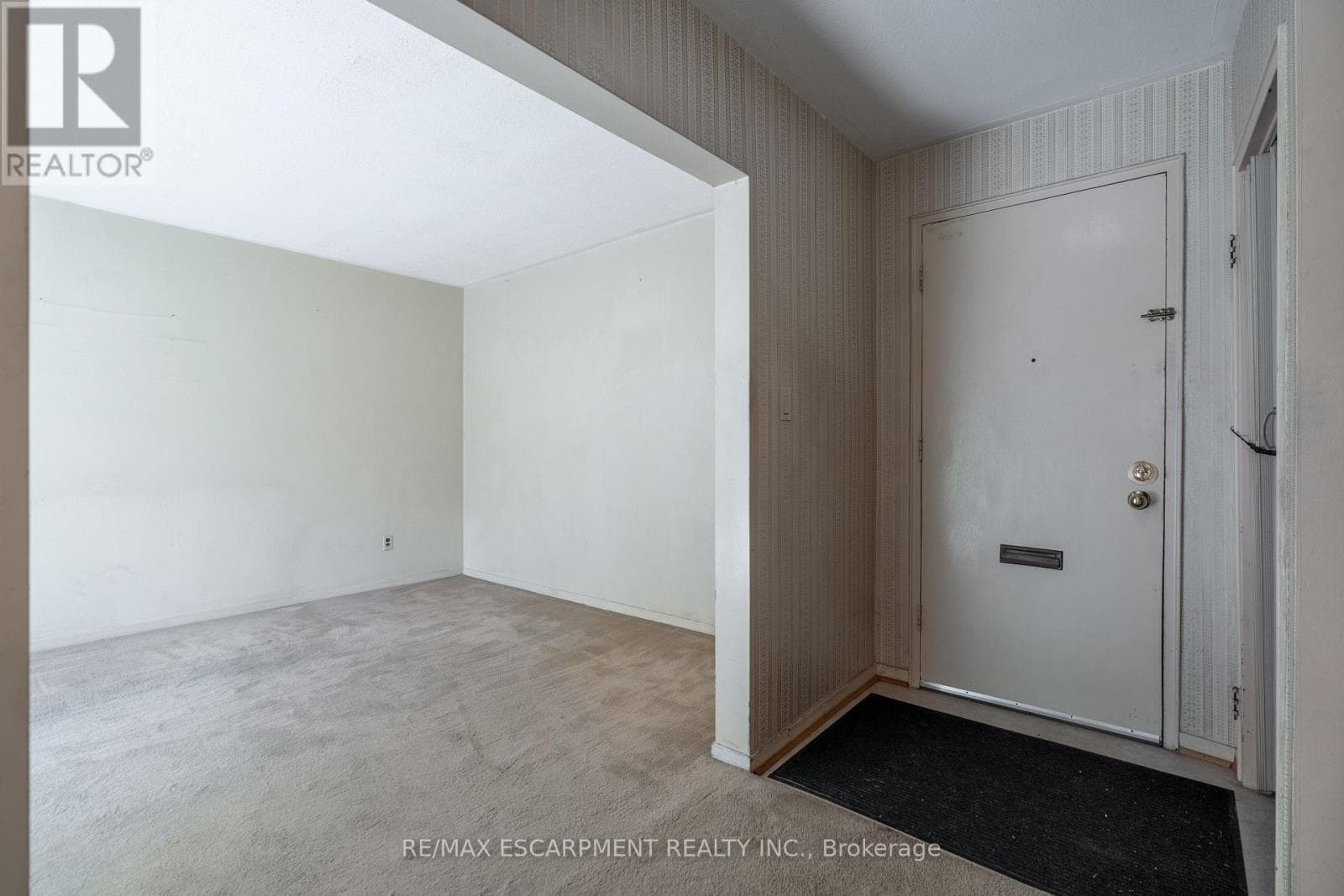 Single Family at 8- 519 Claridge Road, Burlington (Roseland), Ontario - Photo 5 - RE/MAX Garden City Realty