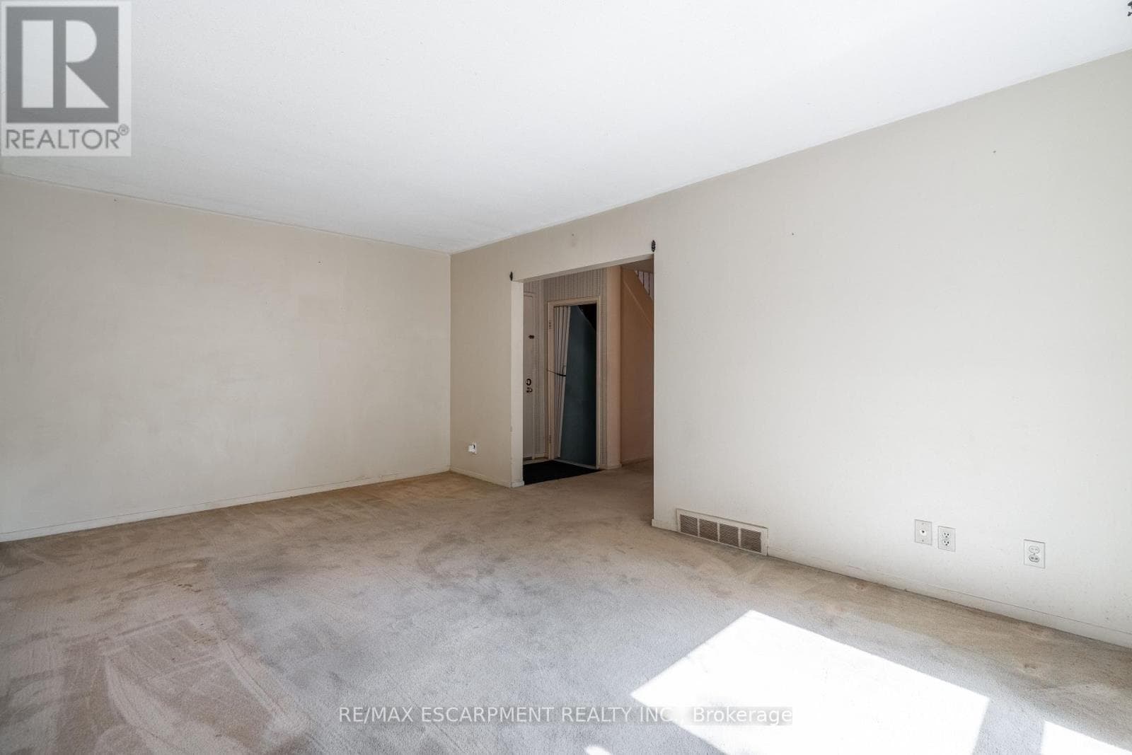 Single Family at 8- 519 Claridge Road, Burlington (Roseland), Ontario - Photo 8 - RE/MAX Garden City Realty