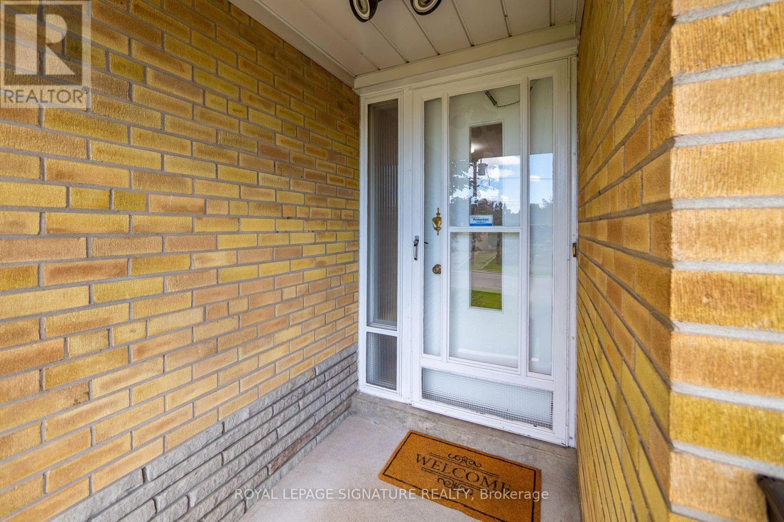 Single Family at 61 Comay Road, Toronto (Brookhaven-Amesbury), Ontario - Photo 2 - RE/MAX Garden City Realty