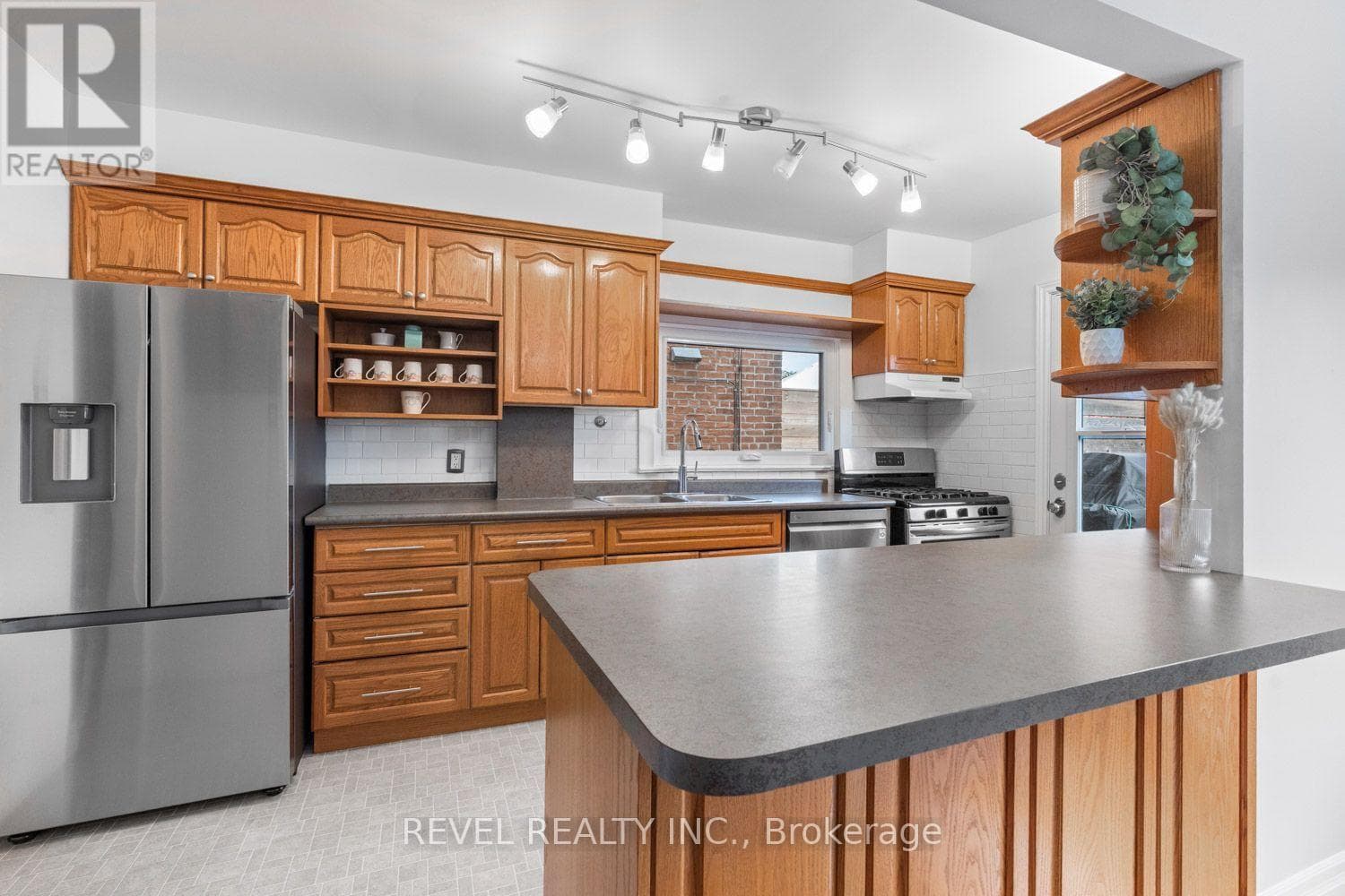 Single Family at 165 Northcliffe Boulevard, Toronto (Oakwood Village), Ontario - Photo 6 - RE/MAX Garden City Realty