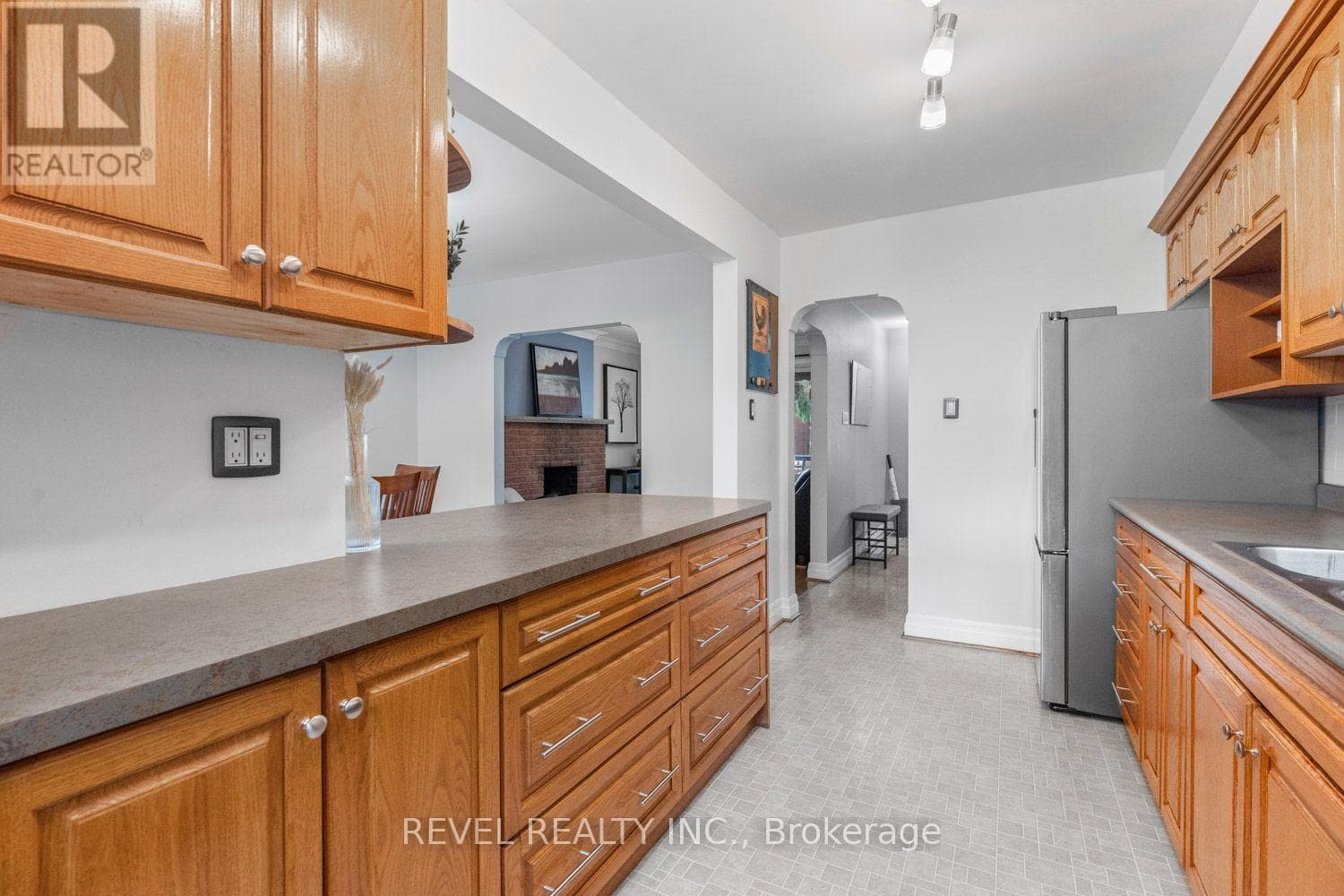 Single Family at 165 Northcliffe Boulevard, Toronto (Oakwood Village), Ontario - Photo 7 - RE/MAX Garden City Realty