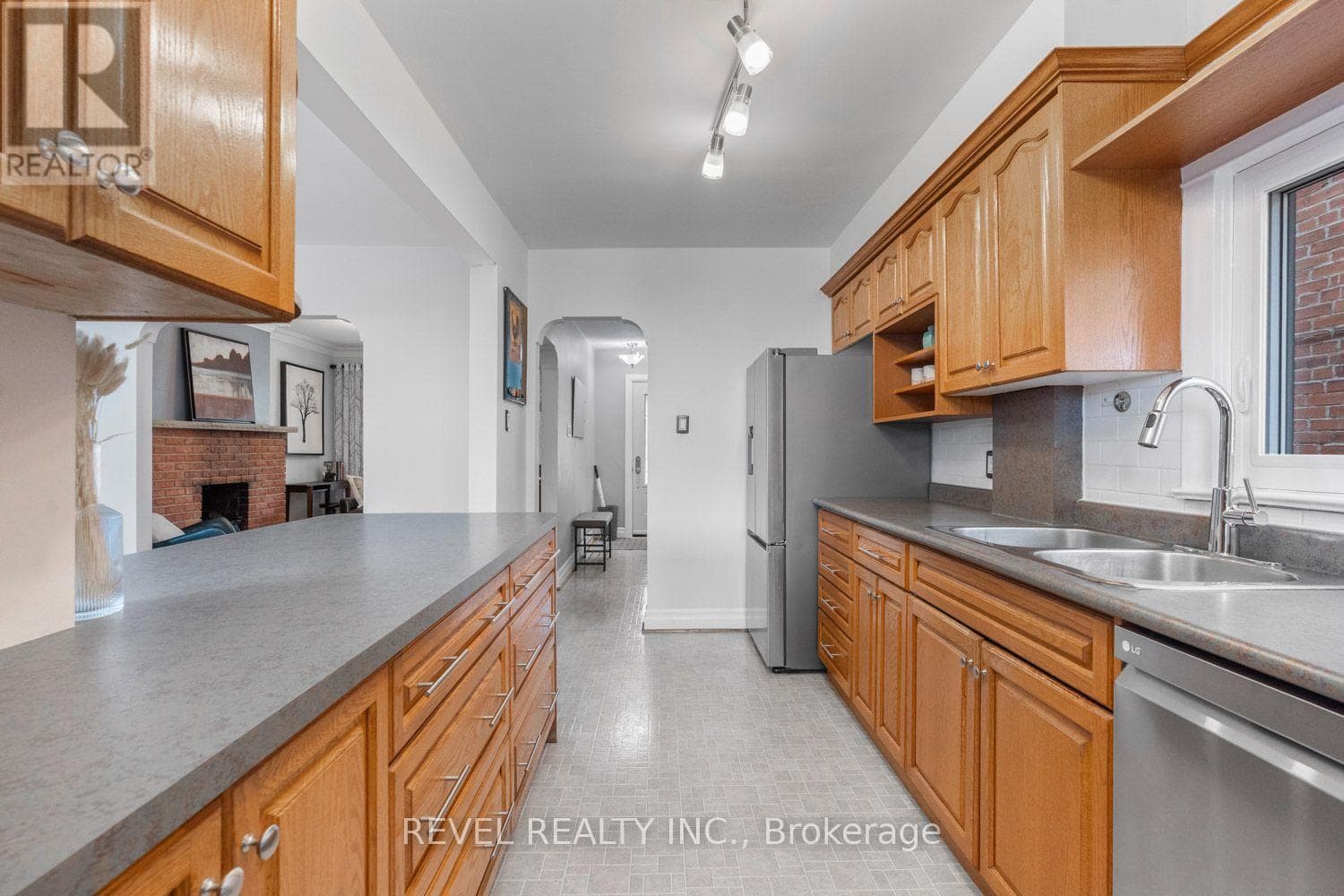 Single Family at 165 Northcliffe Boulevard, Toronto (Oakwood Village), Ontario - Photo 8 - RE/MAX Garden City Realty
