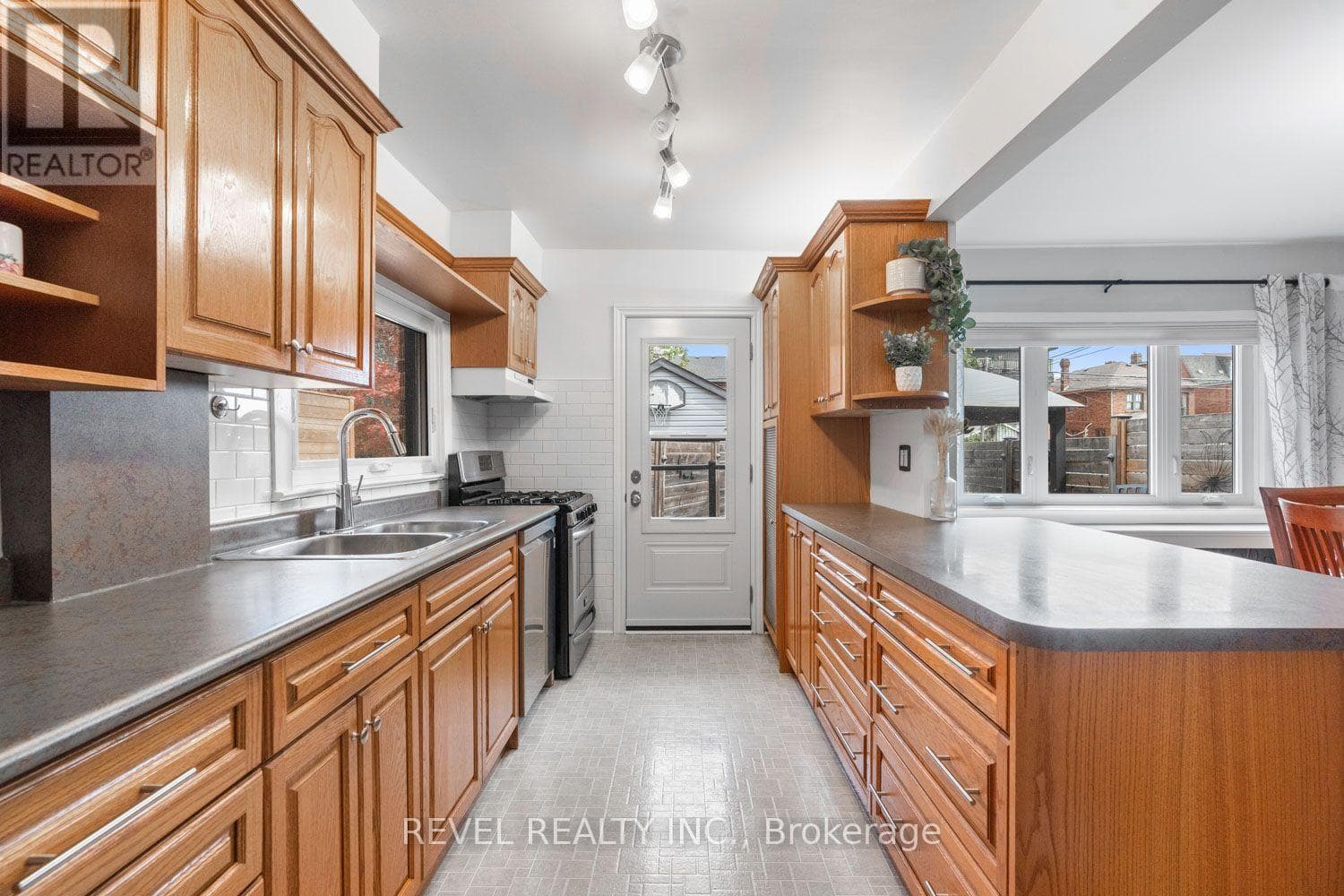 Single Family at 165 Northcliffe Boulevard, Toronto (Oakwood Village), Ontario - Photo 9 - RE/MAX Garden City Realty