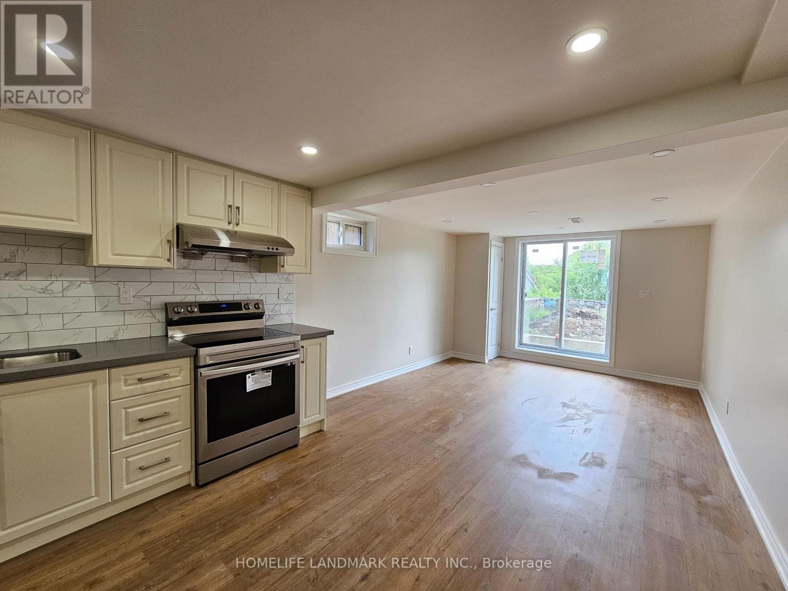 Single Family at Lower- 499 Tennyson Court, Oshawa (Donevan), Ontario - Photo 10 - RE/MAX Garden City Realty