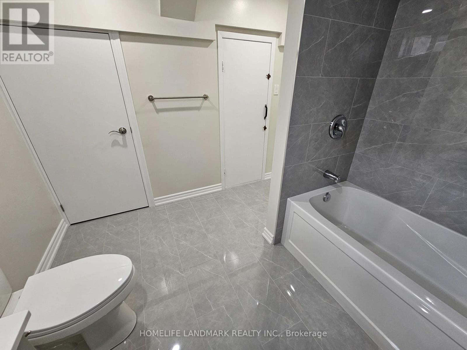 Single Family at Lower- 499 Tennyson Court, Oshawa (Donevan), Ontario - Photo 4 - RE/MAX Garden City Realty