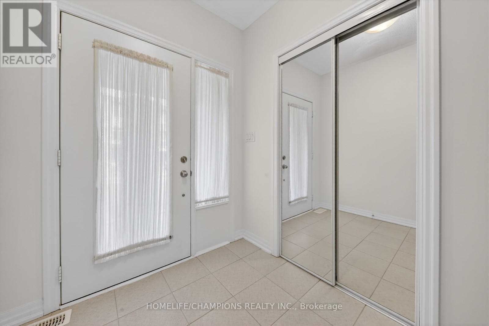 Single Family at 39 Delano Way, Newmarket (Woodland Hill), Ontario - Photo 5 - RE/MAX Garden City Realty