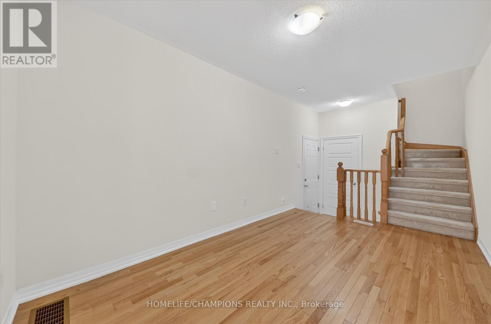 Single Family at 39 Delano Way, Newmarket (Woodland Hill), Ontario - Photo 6 - RE/MAX Garden City Realty