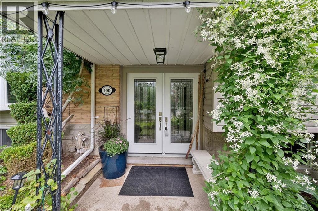 Single Family at 100 FOREST HILL Drive, Kitchener, Ontario - Photo 4 - RE/MAX Garden City Realty