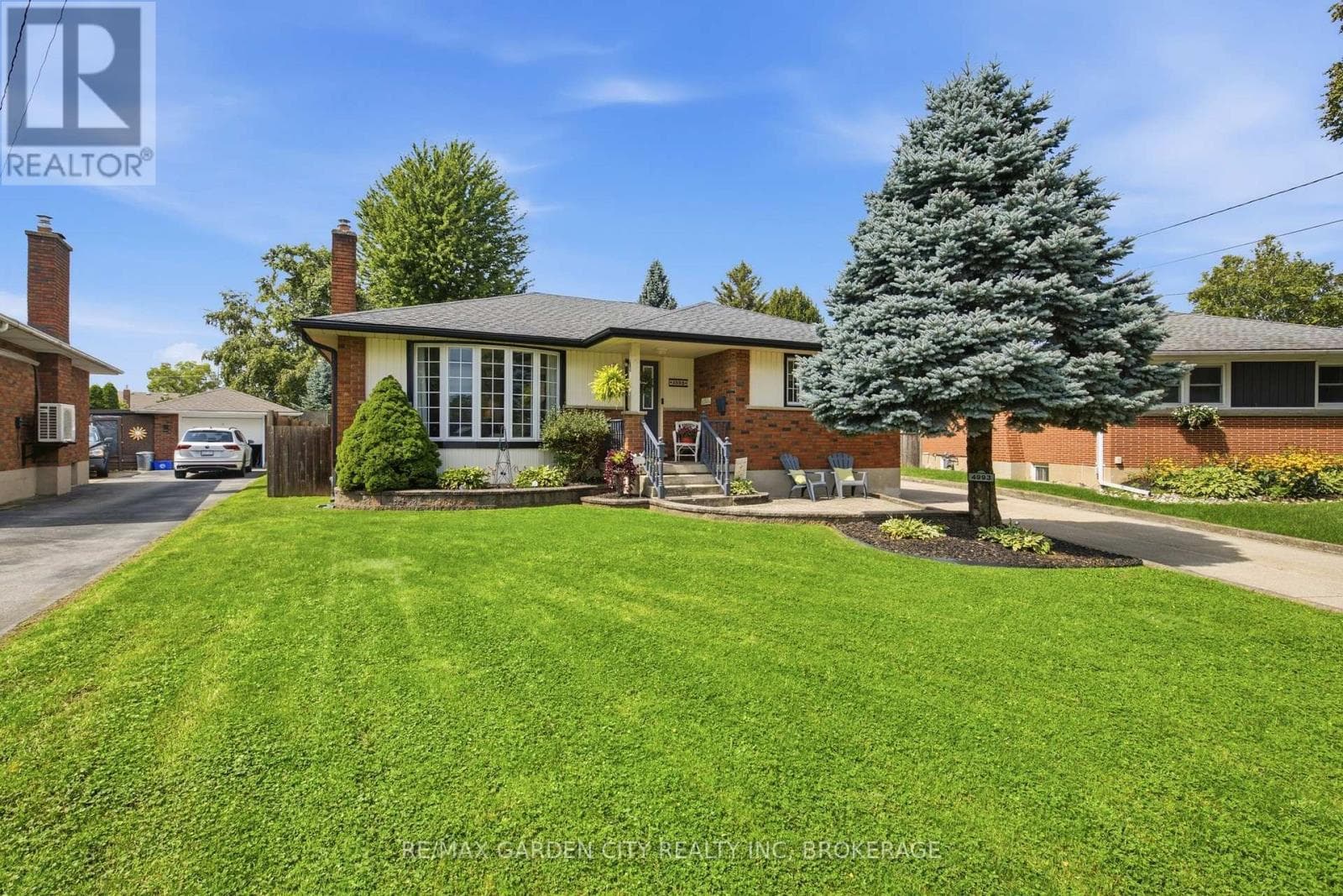 Single Family at 4993 RENDALL Crescent, Niagara Falls (Cherrywood), Ontario - Photo 2 - RE/MAX Garden City Realty