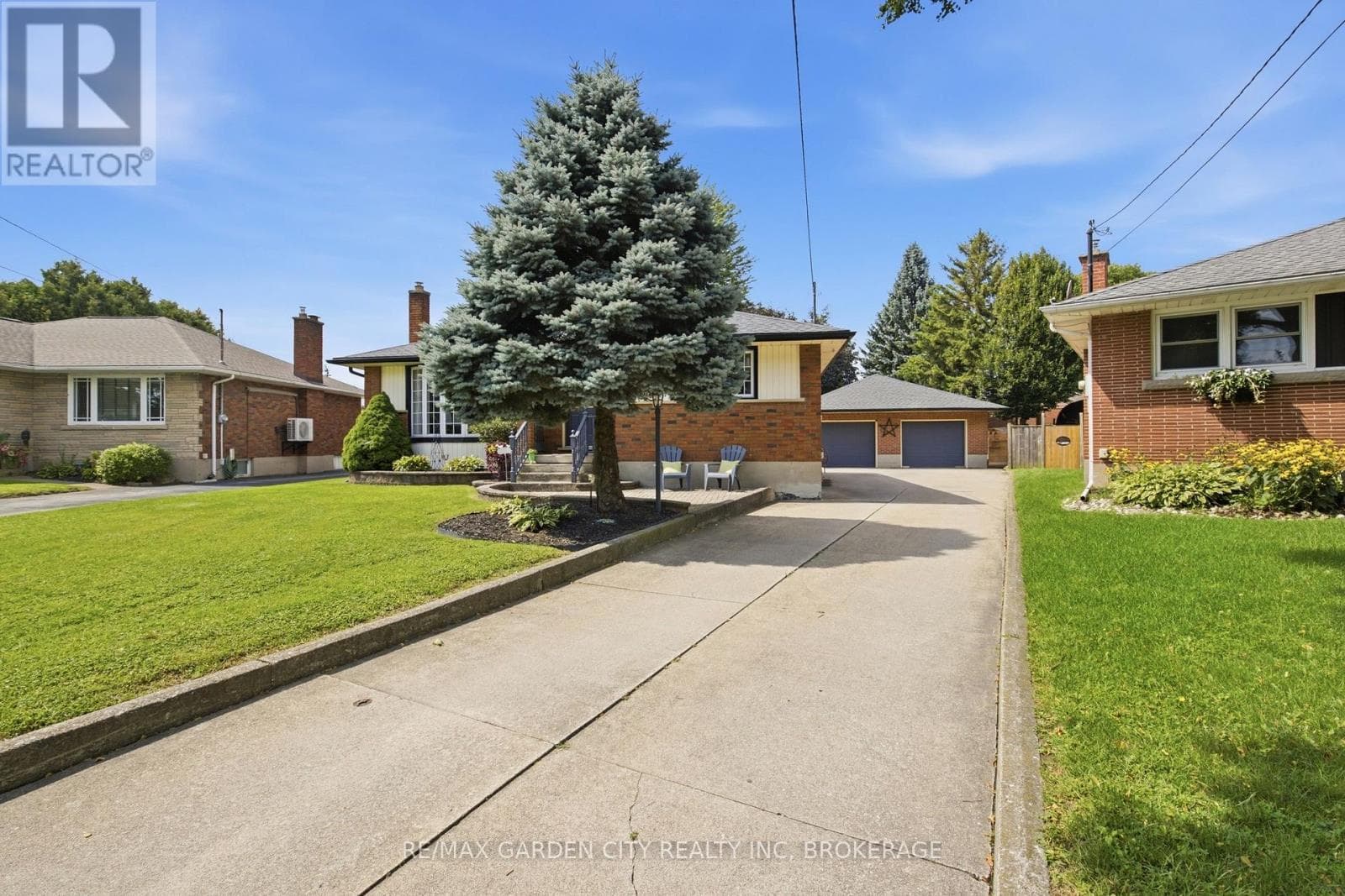 Single Family at 4993 RENDALL Crescent, Niagara Falls (Cherrywood), Ontario - Photo 4 - RE/MAX Garden City Realty
