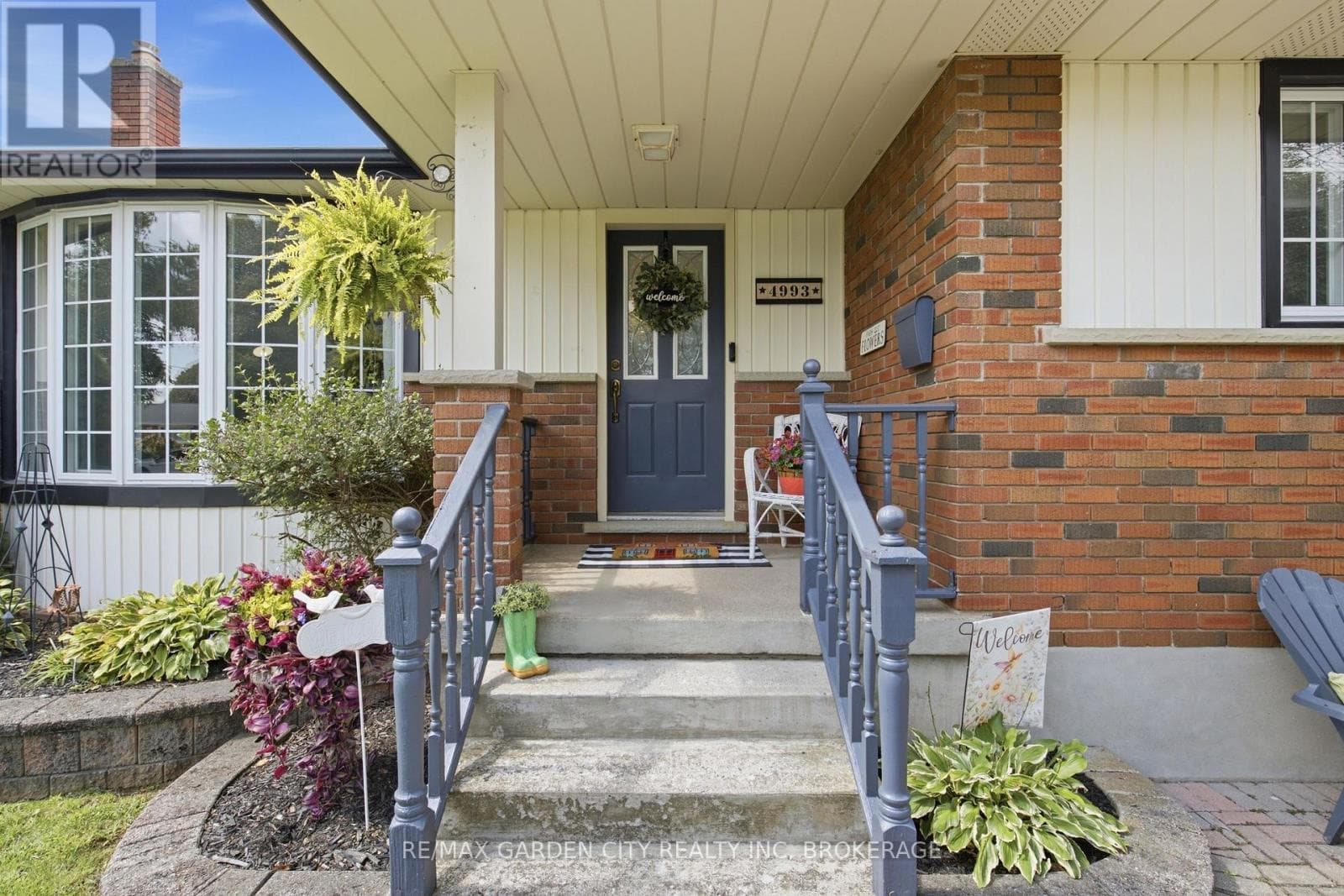 Single Family at 4993 RENDALL Crescent, Niagara Falls (Cherrywood), Ontario - Photo 6 - RE/MAX Garden City Realty