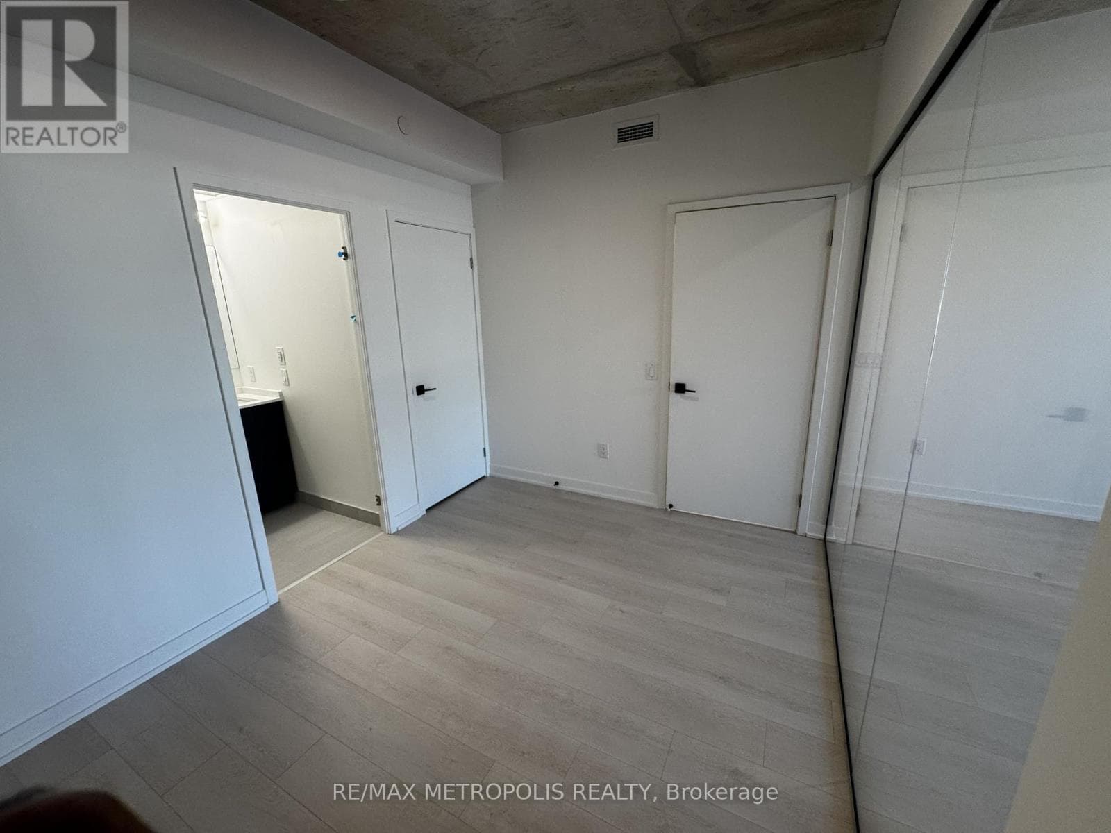 Single Family at 407- 1 Vine Avenue, Toronto (Junction Area), Ontario - Photo 8 - RE/MAX Garden City Realty