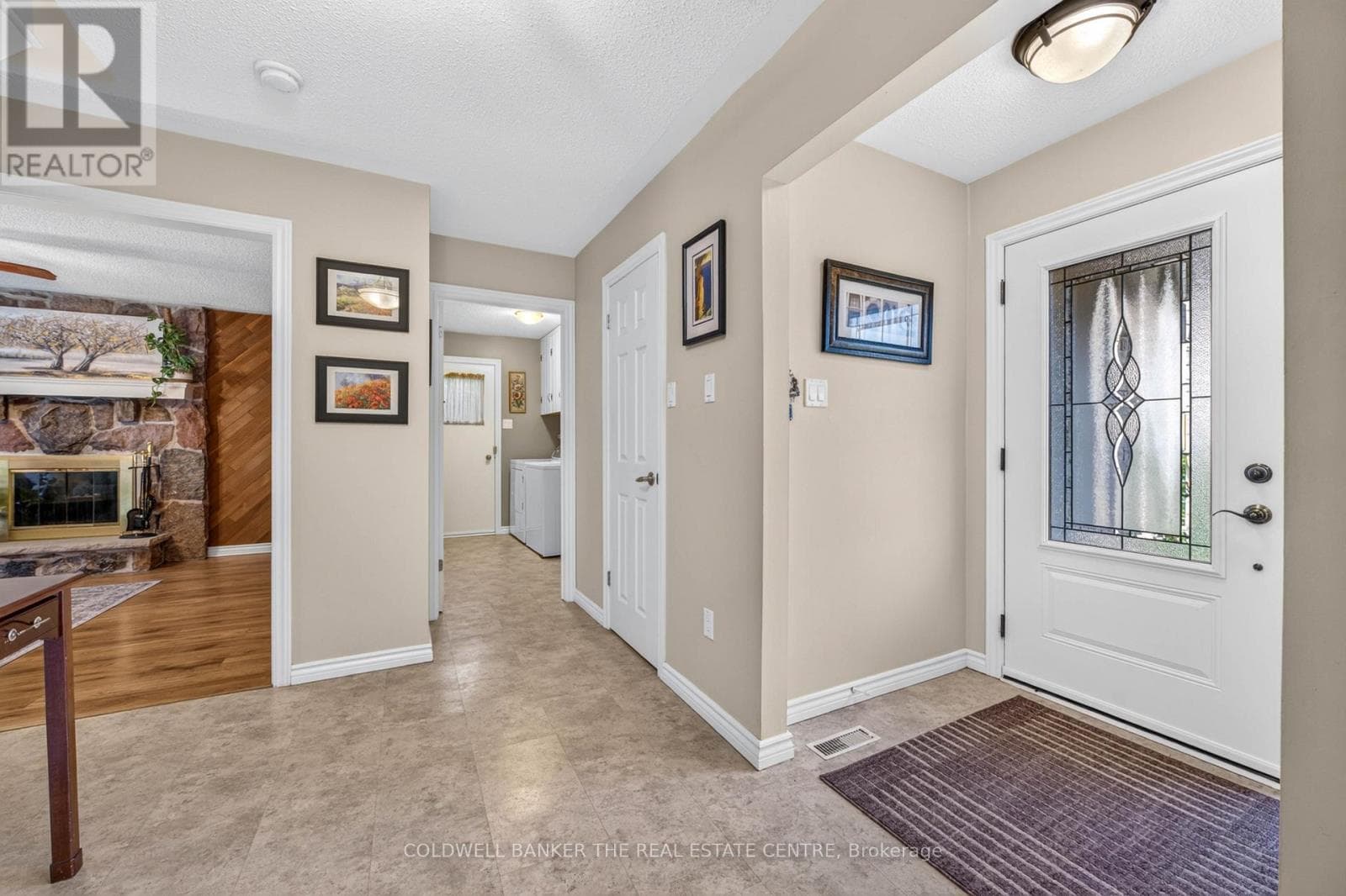 Single Family at 893 Arnold Crescent, Newmarket (Gorham-College Manor), Ontario - Photo 4 - RE/MAX Garden City Realty