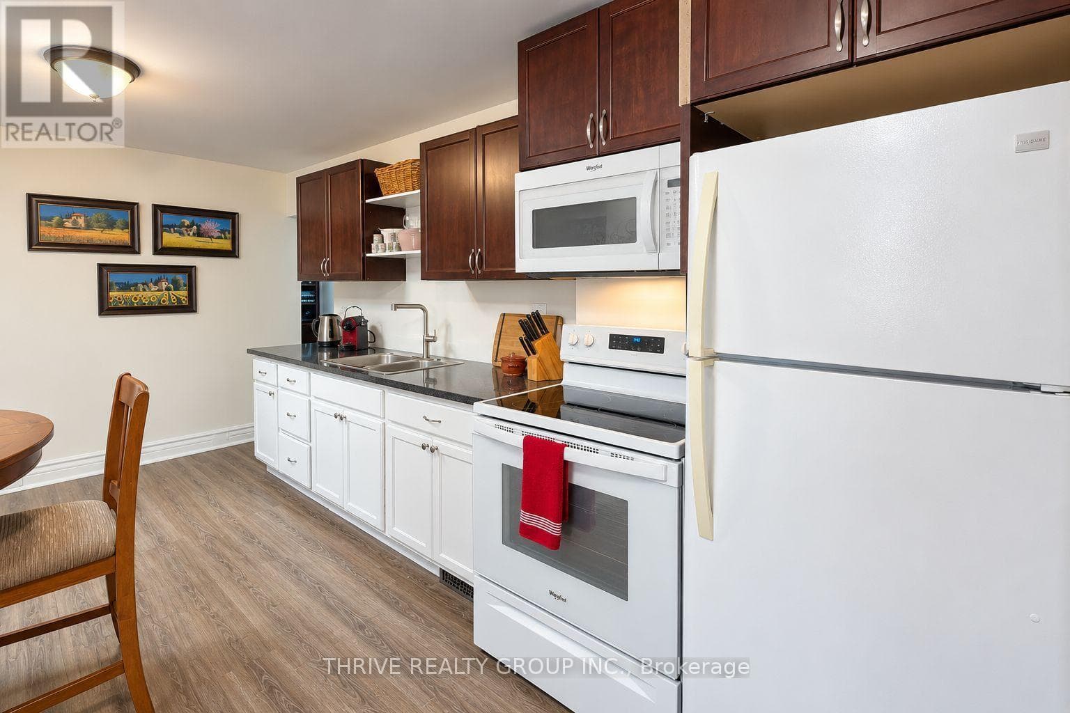 Single Family at Upper- 162 Tecumseh Avenue, London South (South F), Ontario - Photo 5 - RE/MAX Garden City Realty