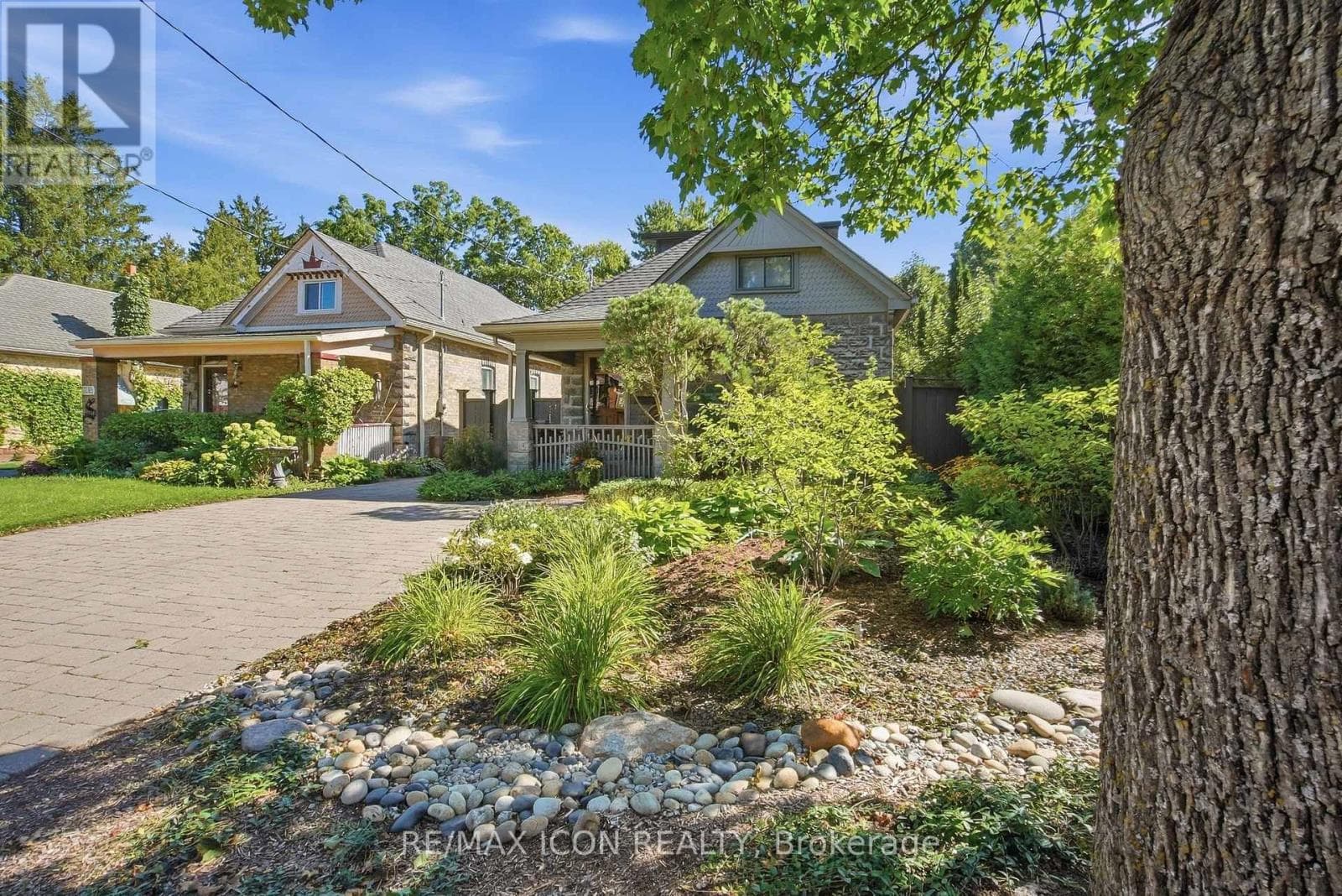 Single Family at 437 Emery Street, London South (South G), Ontario - Photo 3 - RE/MAX Garden City Realty
