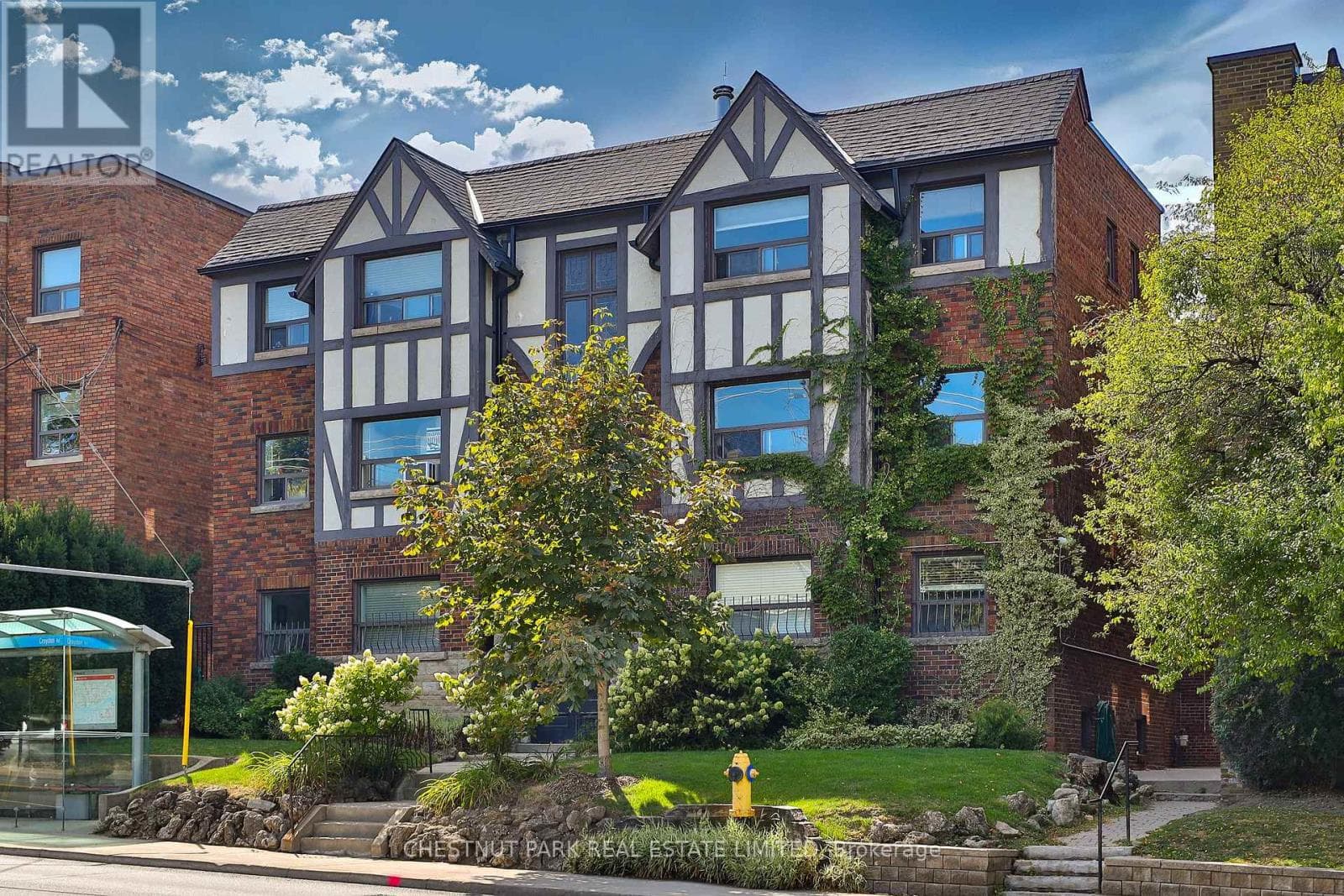 5- 1648 Bathurst Street