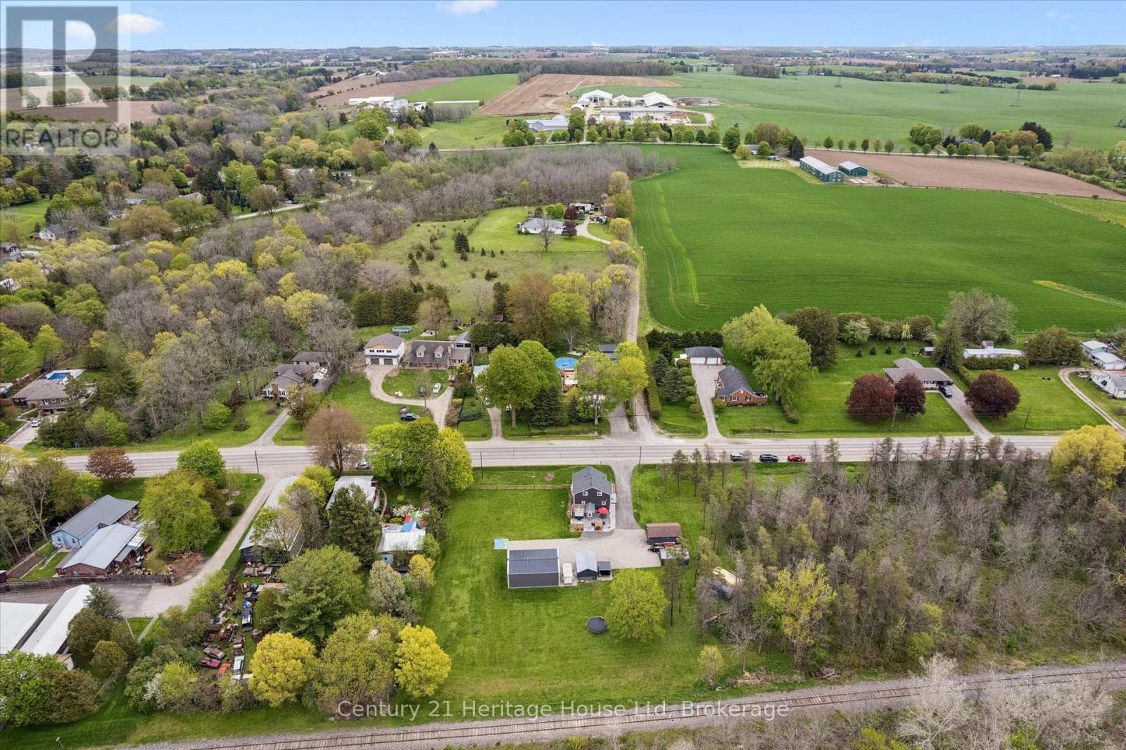 Single Family at 584077 Beachville Road, South-West Oxford (Centreville), Ontario - Photo 1 - RE/MAX Garden City Realty