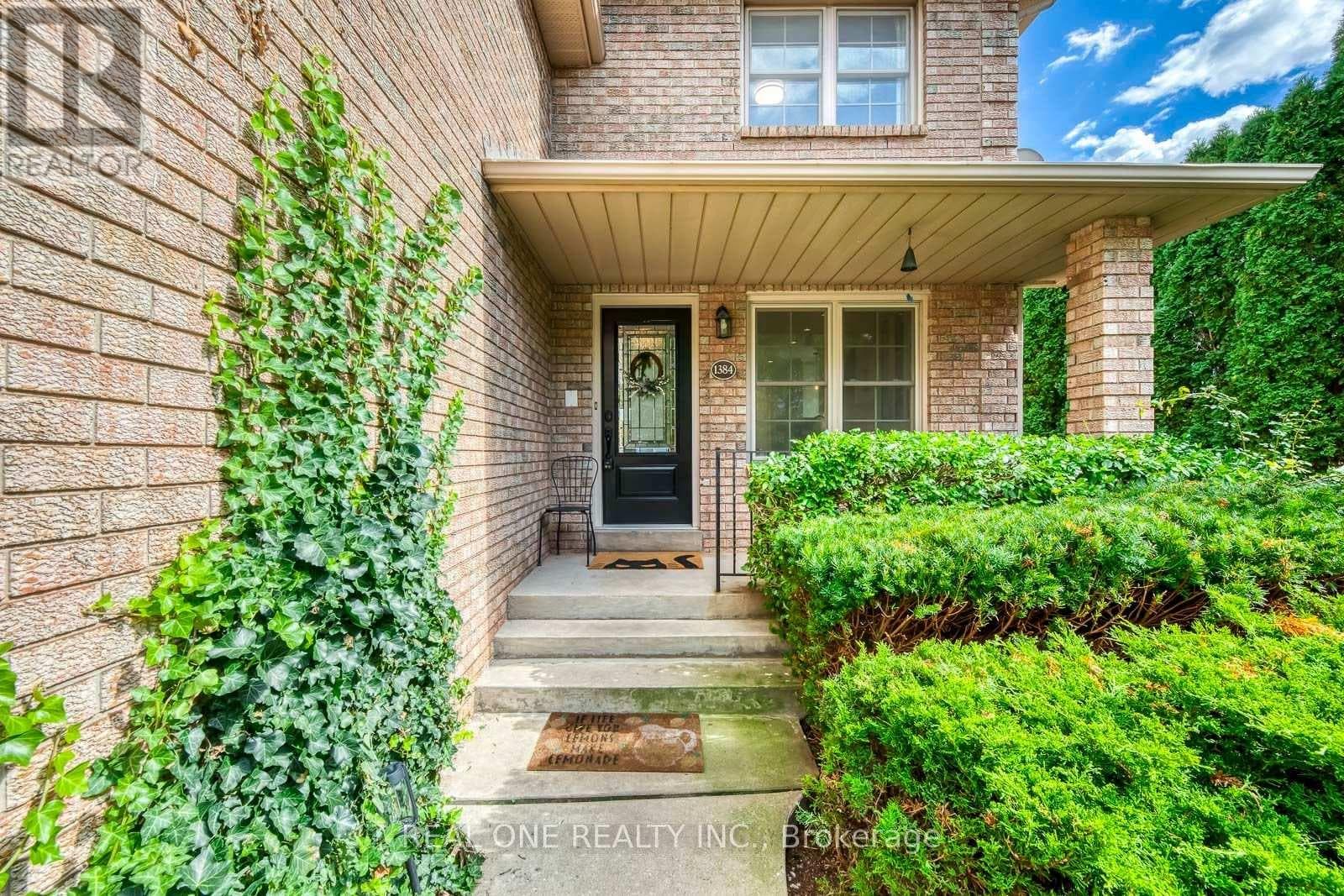 Single Family at 1384 Bramblewood Green, Oakville (GA Glen Abbey), Ontario - Photo 5 - RE/MAX Garden City Realty