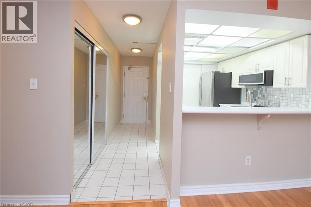 Single Family at 215- 175 CEDAR Avenue, Richmond Hill, Ontario - Photo 5 - RE/MAX Garden City Realty