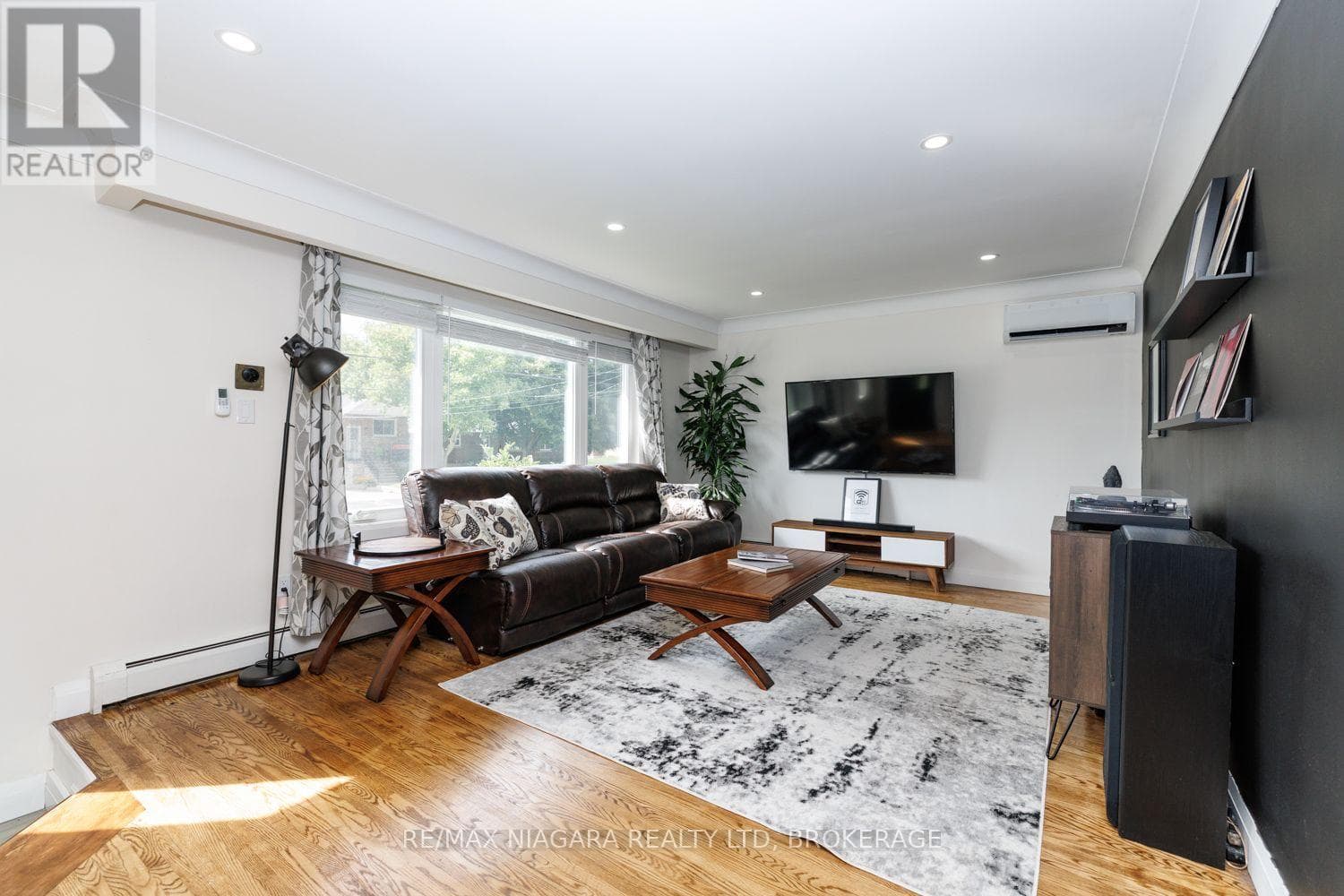 Single Family at 393 Wellington Street, Port Colborne (Bethel), Ontario - Photo 6 - RE/MAX Garden City Realty