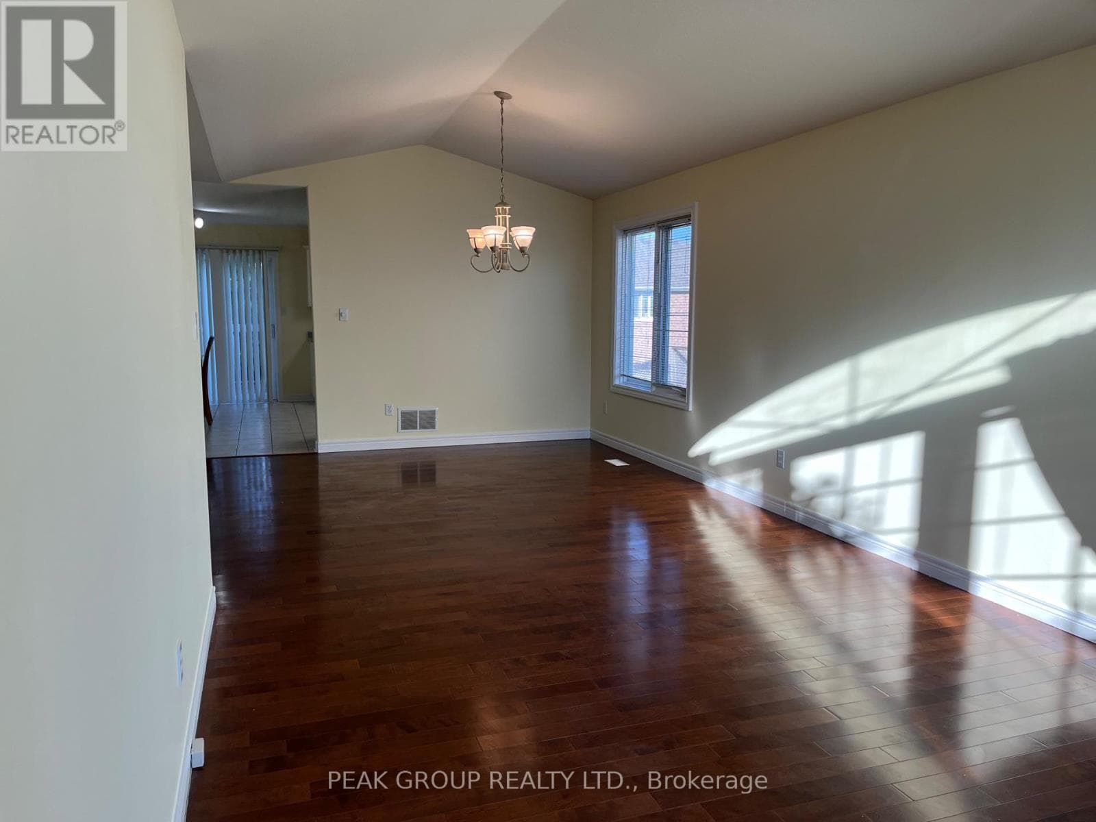 Single Family at 4418 CONNELL Avenue, Niagara Falls (Ascot), Ontario - Photo 3 - RE/MAX Garden City Realty