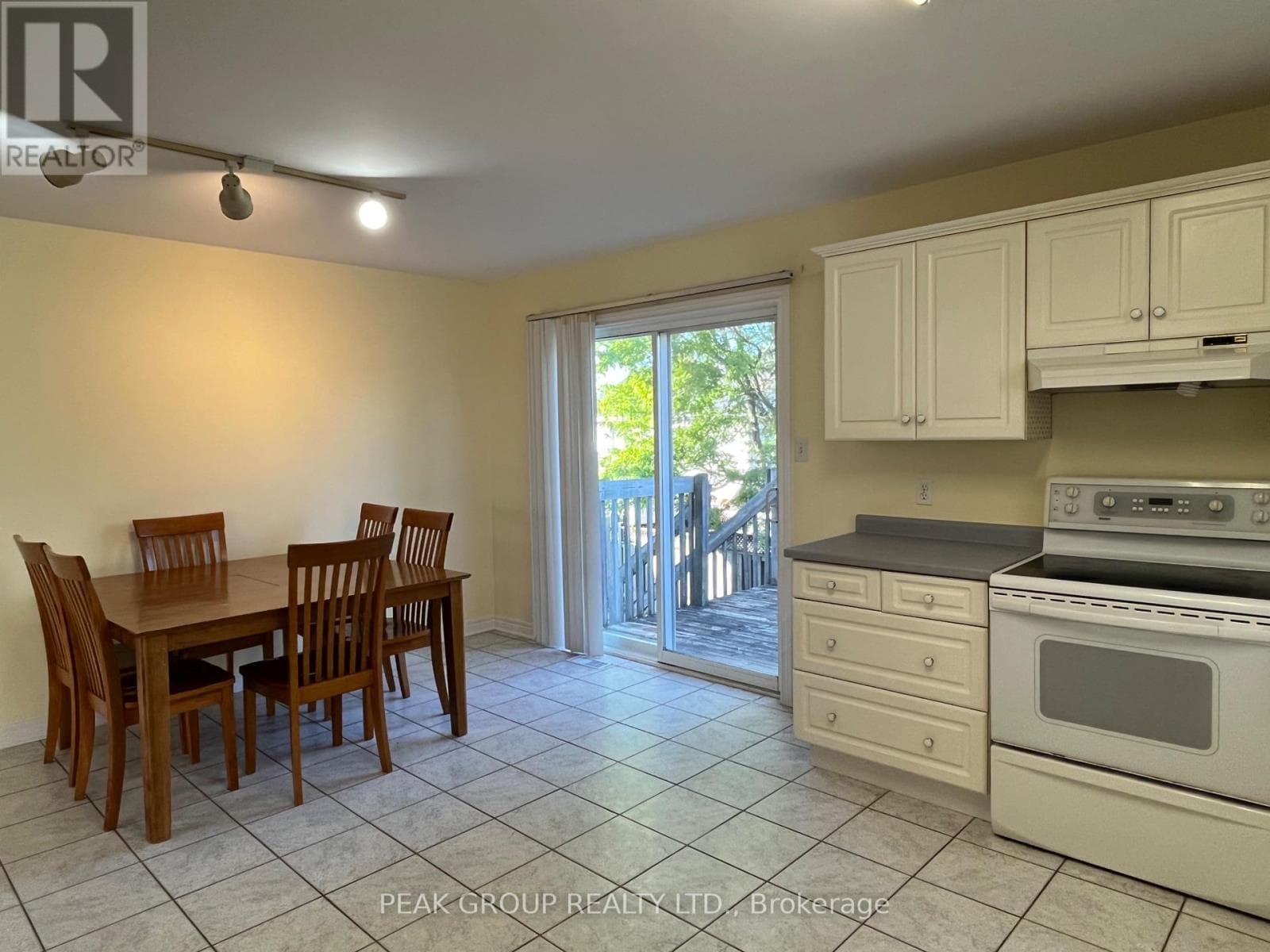 Single Family at 4418 CONNELL Avenue, Niagara Falls (Ascot), Ontario - Photo 4 - RE/MAX Garden City Realty