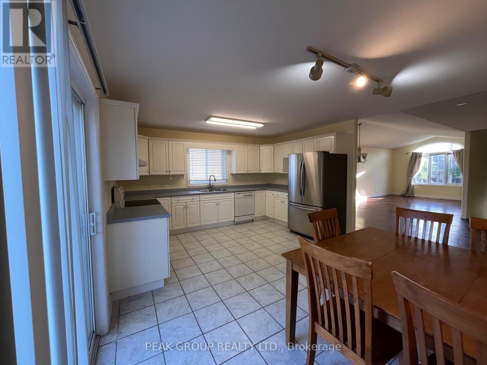 Single Family at 4418 CONNELL Avenue, Niagara Falls (Ascot), Ontario - Photo 5 - RE/MAX Garden City Realty