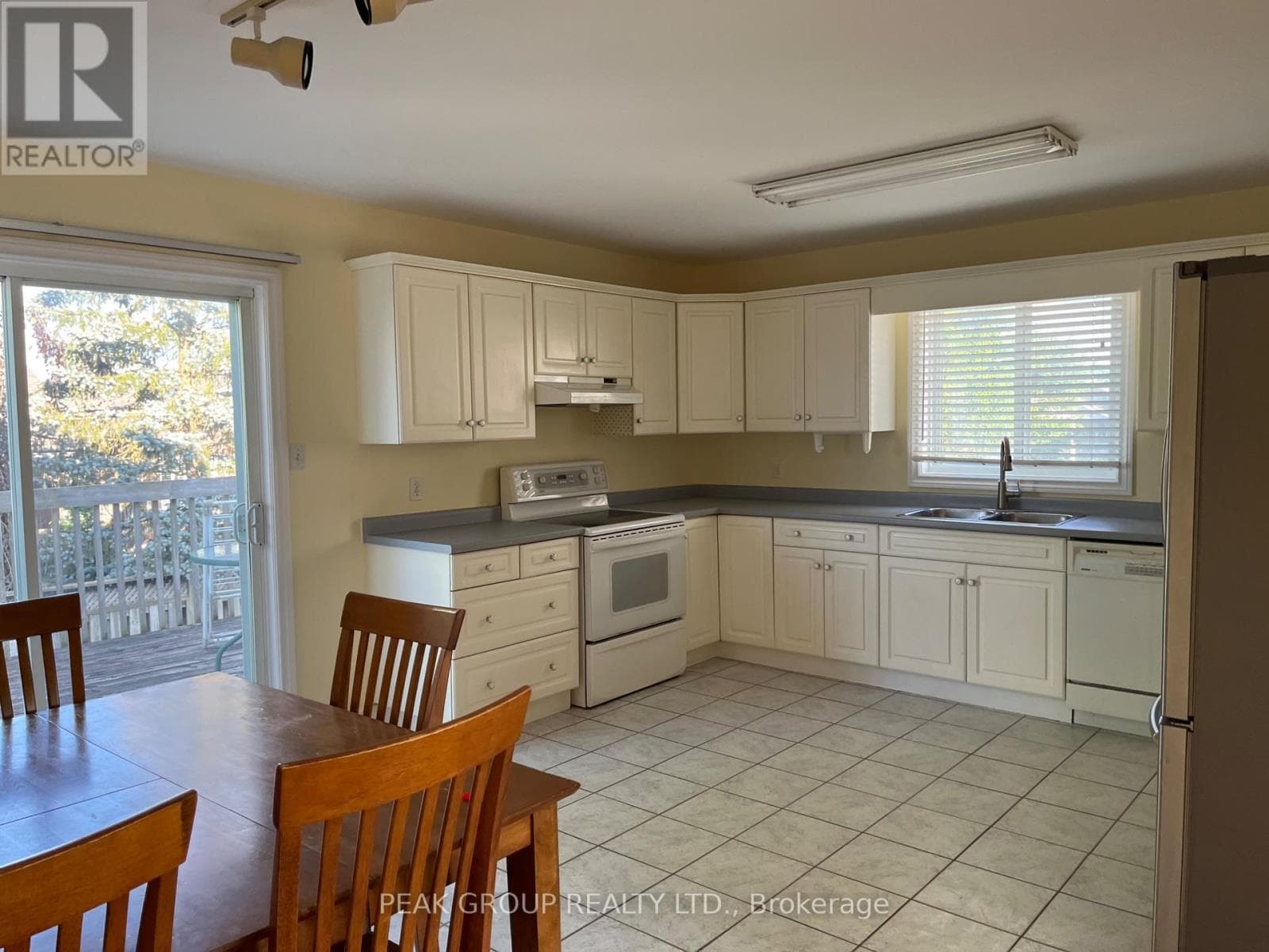 Single Family at 4418 CONNELL Avenue, Niagara Falls (Ascot), Ontario - Photo 6 - RE/MAX Garden City Realty