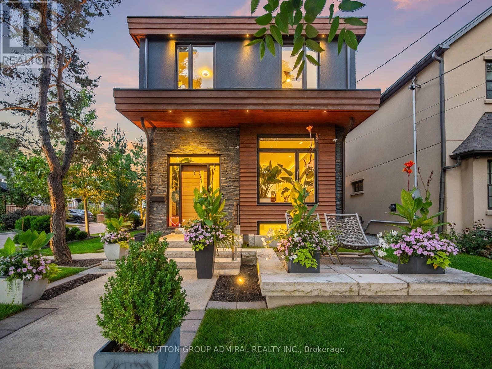 39 Red Deer Avenue