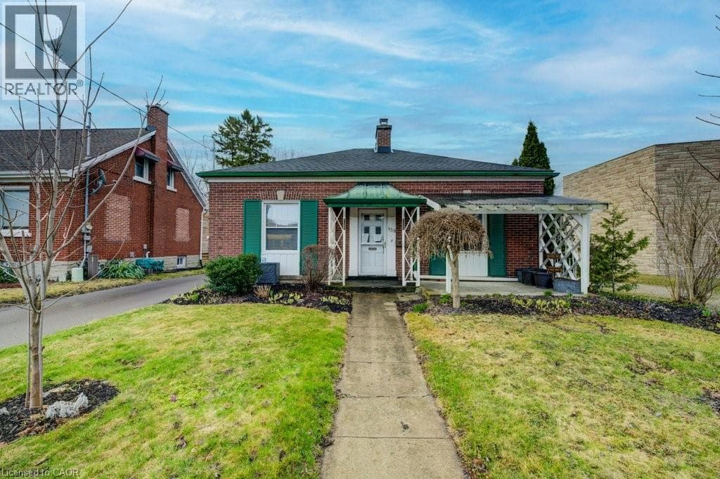 139 STIRLING Avenue