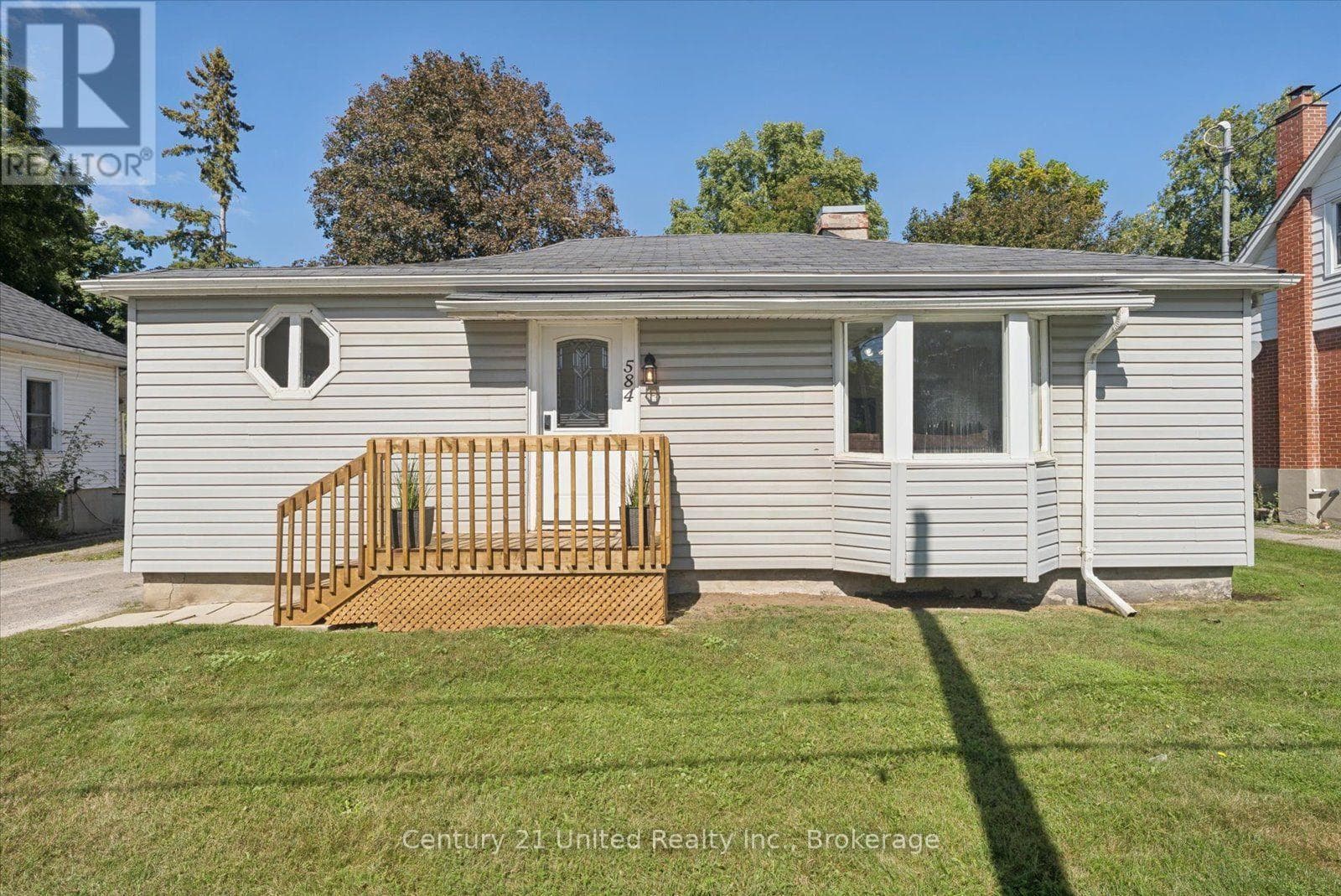 Single Family at 584 Wolfe Street, Peterborough (Town Ward 3), Ontario - Photo 3 - RE/MAX Garden City Realty