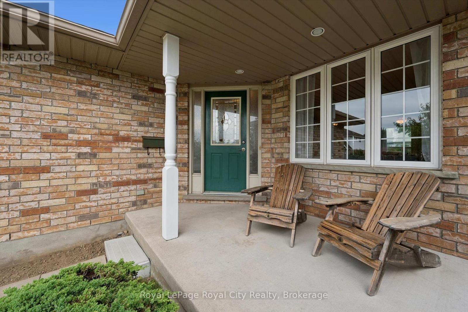 Single Family at 3 Munroe Crescent, Guelph (Clairfields/Hanlon Business Park), Ontario - Photo 2 - RE/MAX Garden City Realty