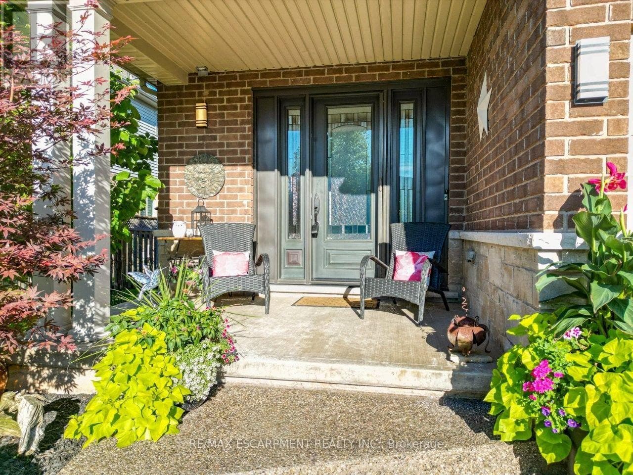 Single Family at 4453 Comfort Crescent, Lincoln (Beamsville), Ontario - Photo 4 - RE/MAX Garden City Realty