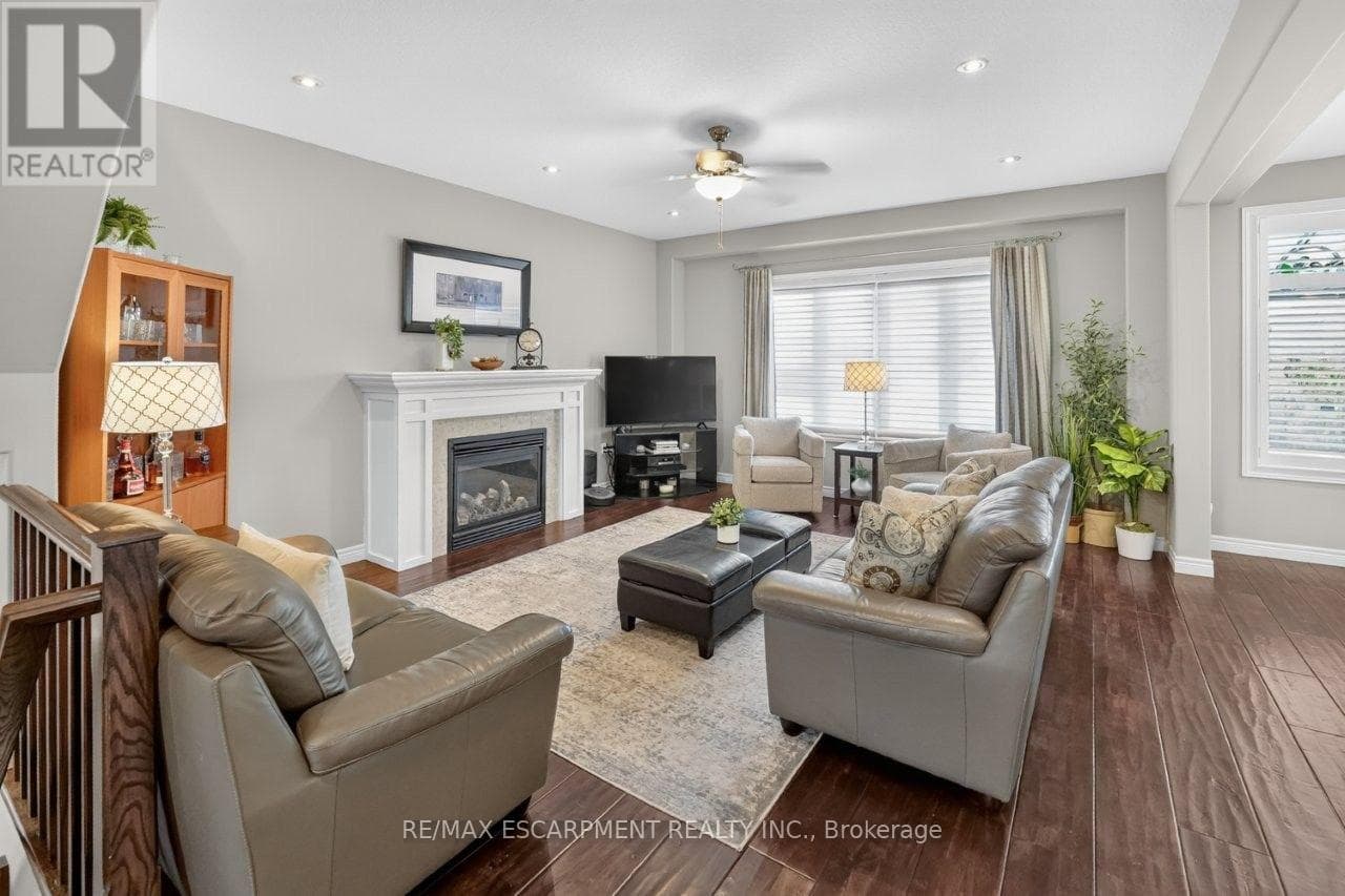 Single Family at 4453 Comfort Crescent, Lincoln (Beamsville), Ontario - Photo 7 - RE/MAX Garden City Realty