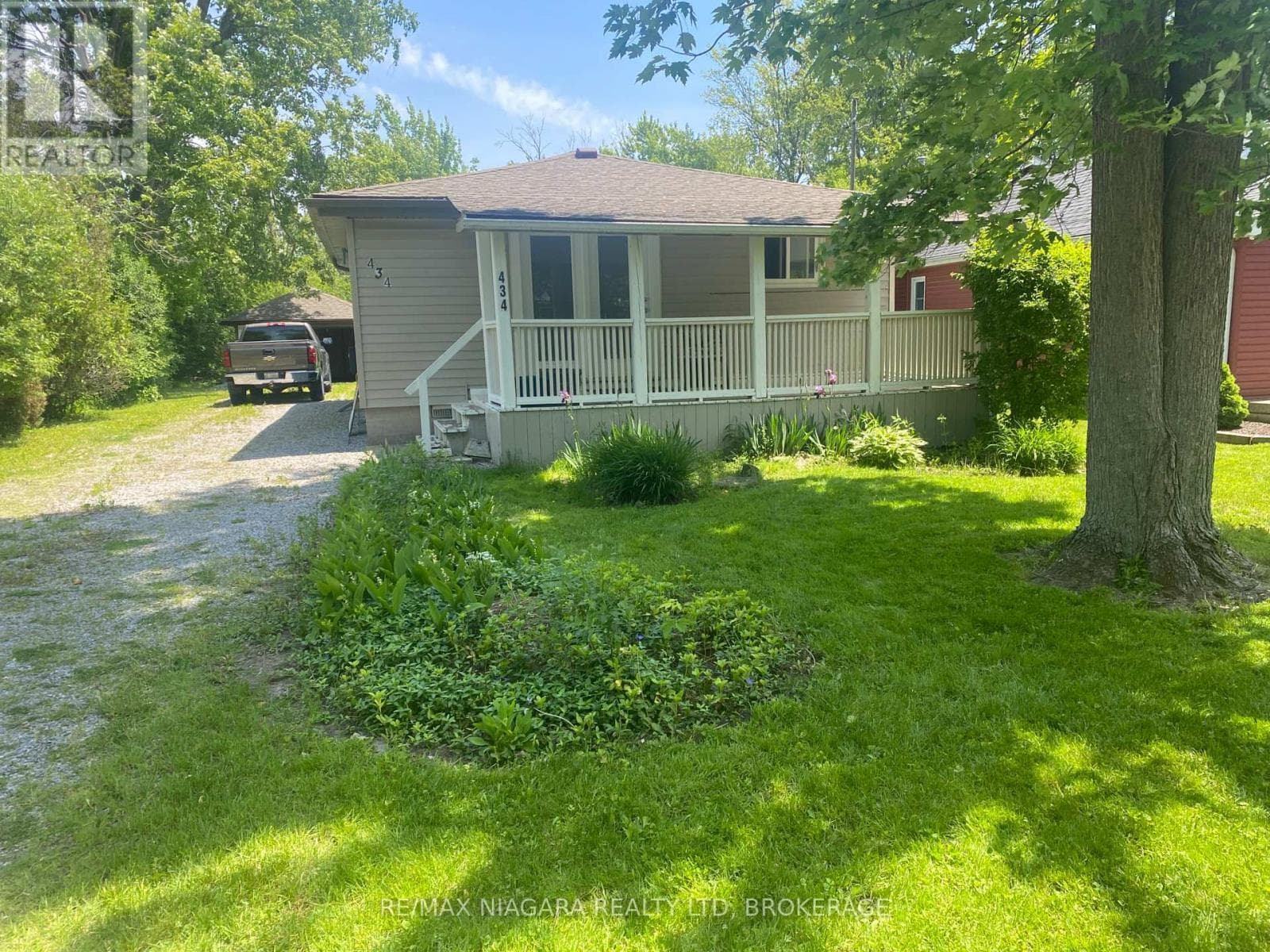 Single Family at 434 Crescent Road, Fort Erie (Crescent Park), Ontario - Photo 1 - RE/MAX Garden City Realty