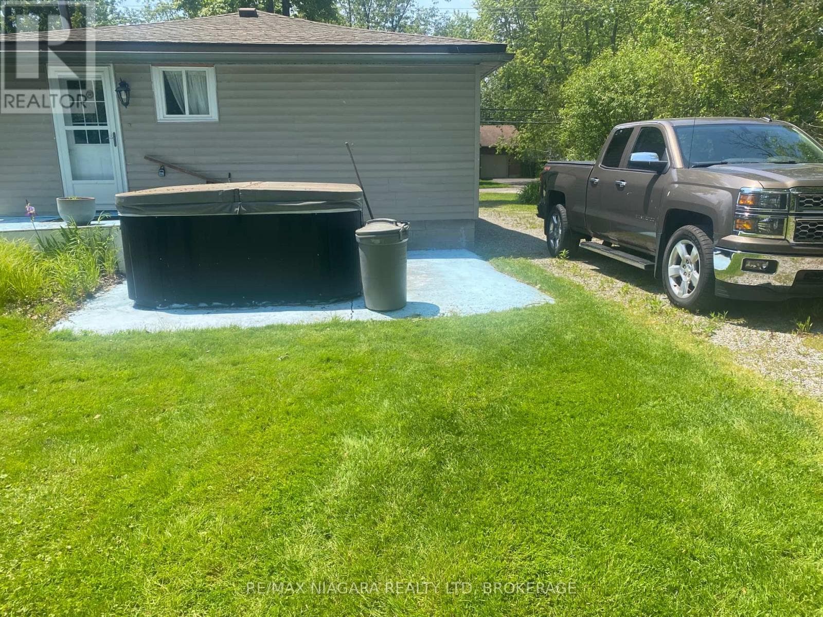 Single Family at 434 Crescent Road, Fort Erie (Crescent Park), Ontario - Photo 4 - RE/MAX Garden City Realty