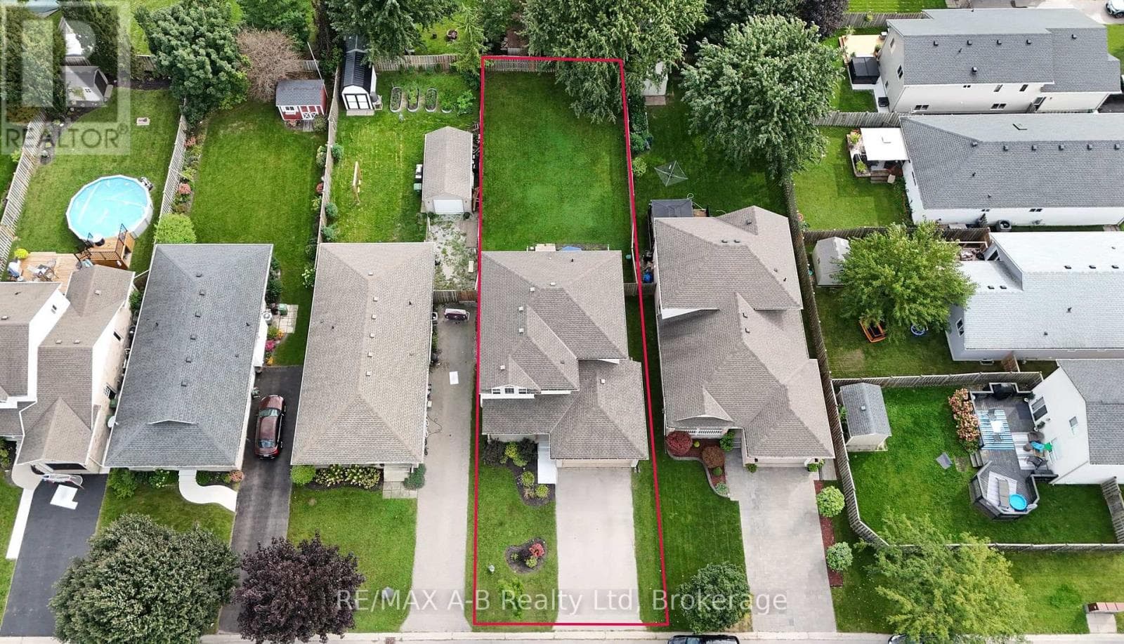 Single Family at 15 Cook Crescent, St. Thomas, Ontario - Photo 6 - RE/MAX Garden City Realty