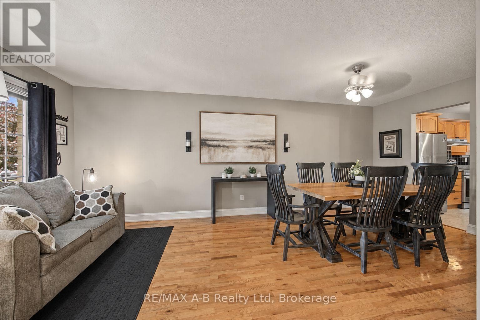 Single Family at 15 Cook Crescent, St. Thomas, Ontario - Photo 8 - RE/MAX Garden City Realty