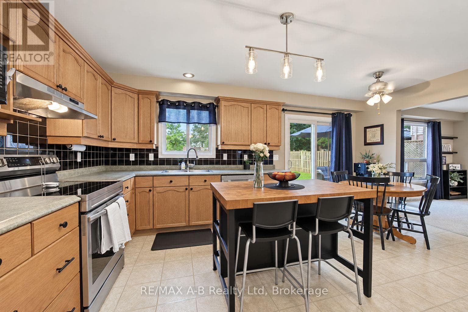 Single Family at 15 Cook Crescent, St. Thomas, Ontario - Photo 10 - RE/MAX Garden City Realty