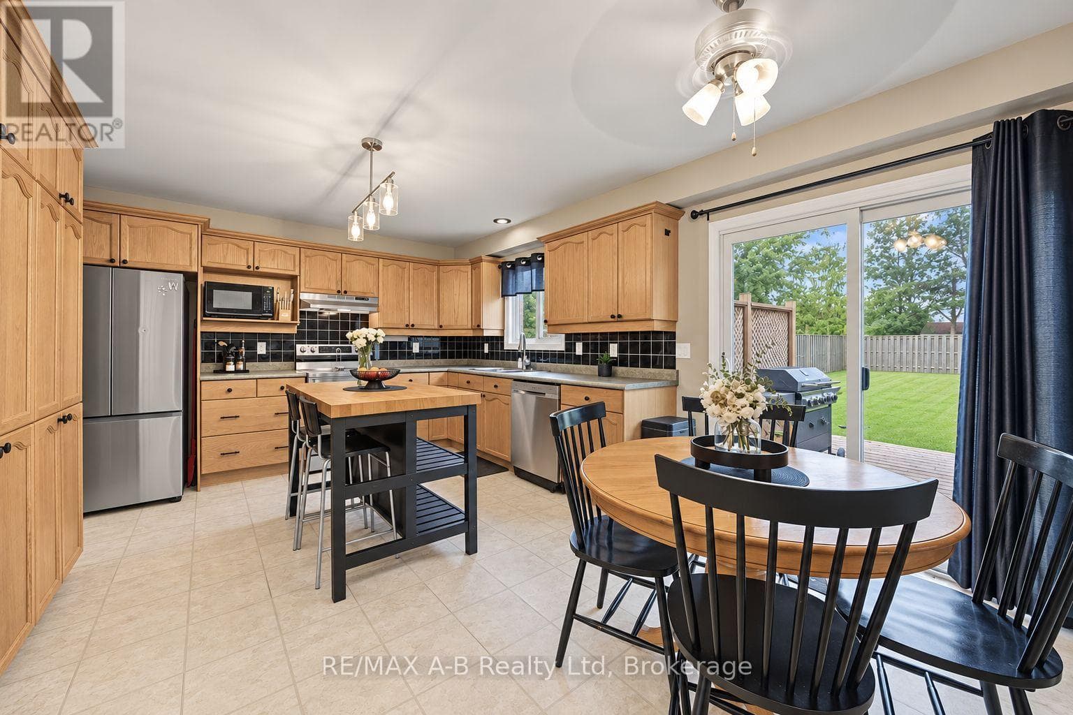 Single Family at 15 Cook Crescent, St. Thomas, Ontario - Photo 9 - RE/MAX Garden City Realty