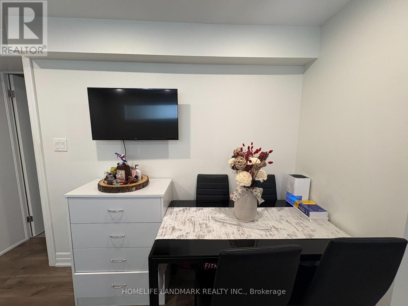 Single Family at 345 Palmer Avenue, Richmond Hill (Harding), Ontario - Photo 3 - RE/MAX Garden City Realty