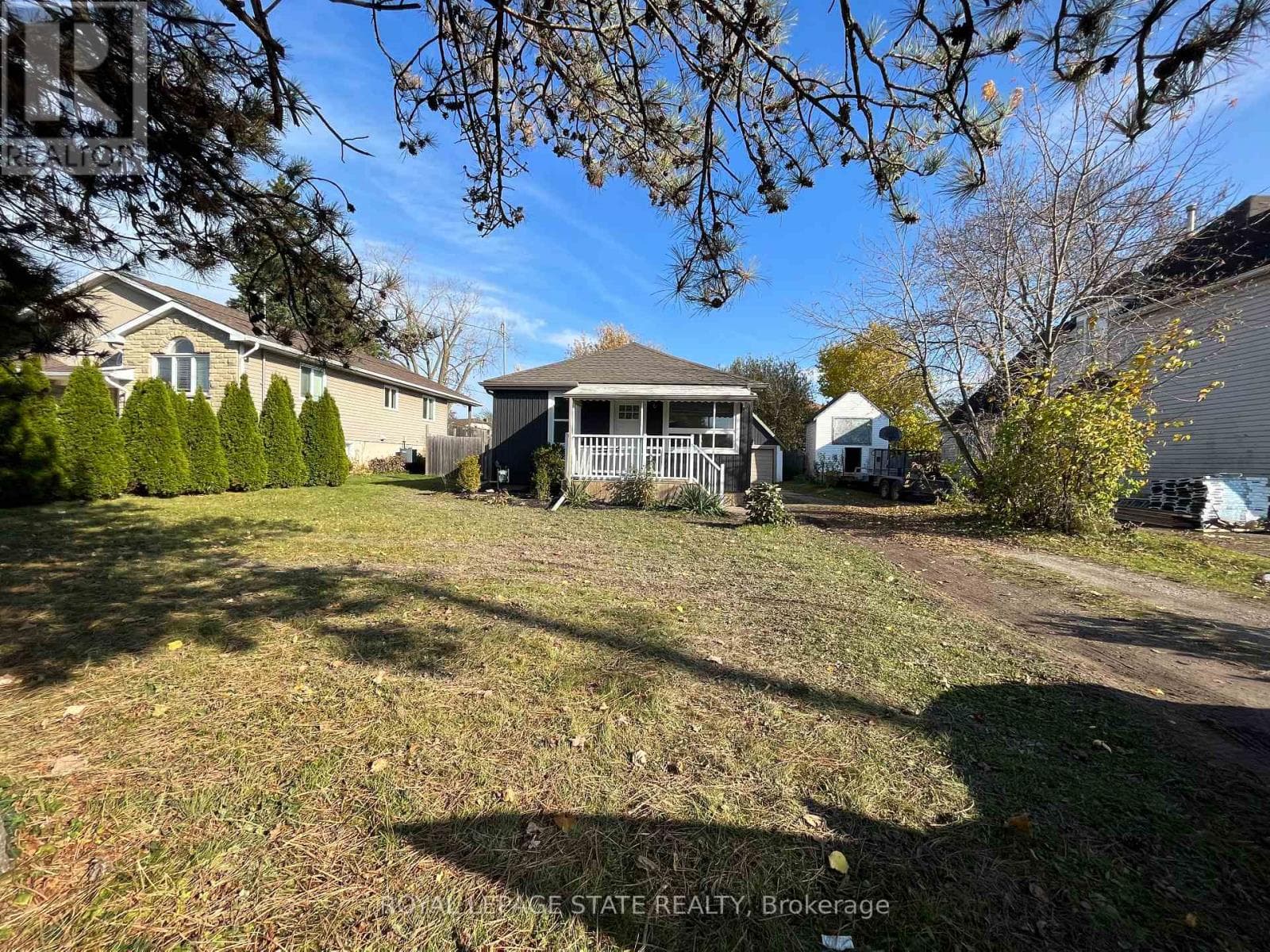 Single Family at 6316 Montrose Road, Niagara Falls (West Wood), Ontario - Photo 2 - RE/MAX Garden City Realty