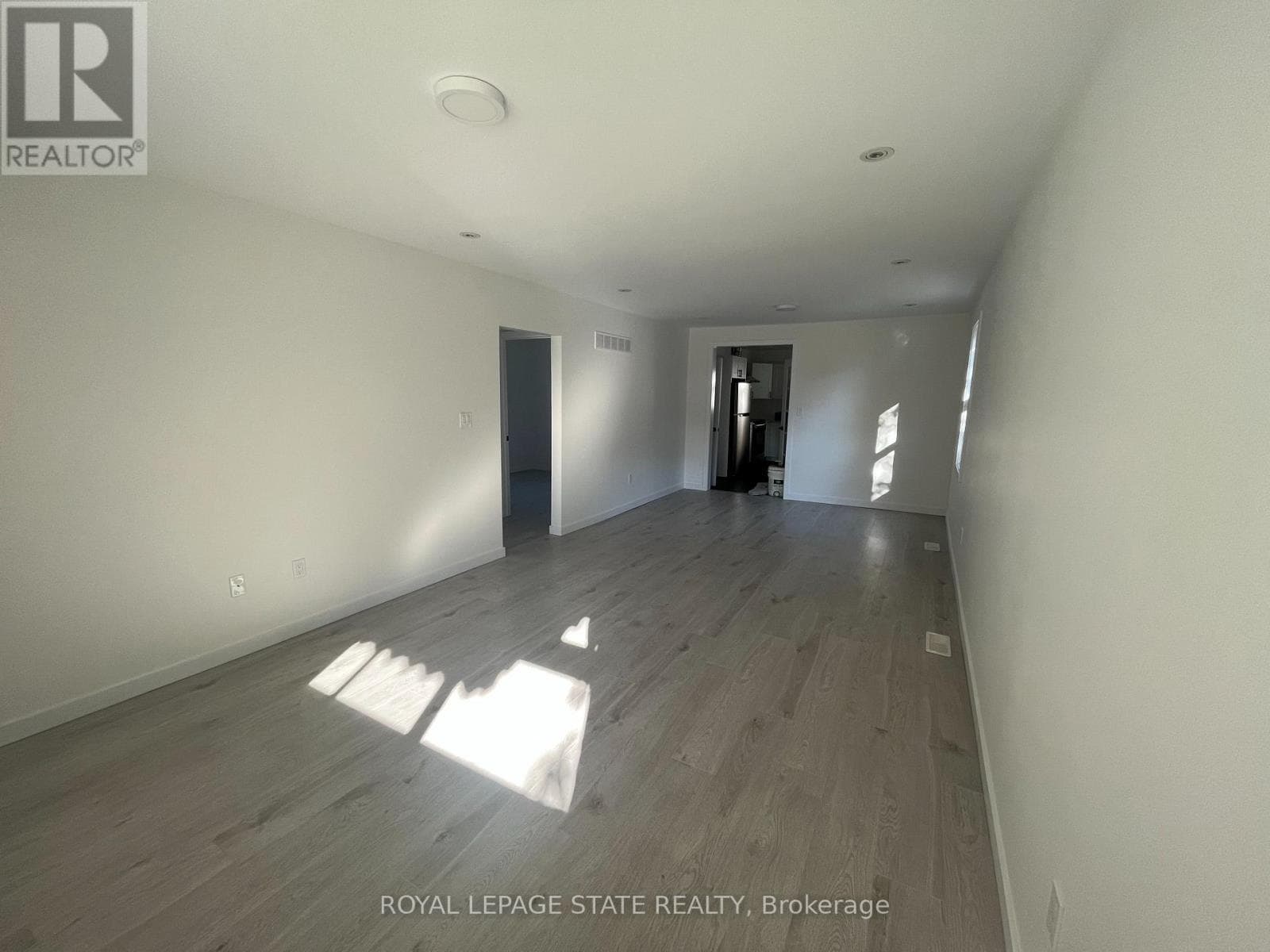 Single Family at 6316 Montrose Road, Niagara Falls (West Wood), Ontario - Photo 4 - RE/MAX Garden City Realty
