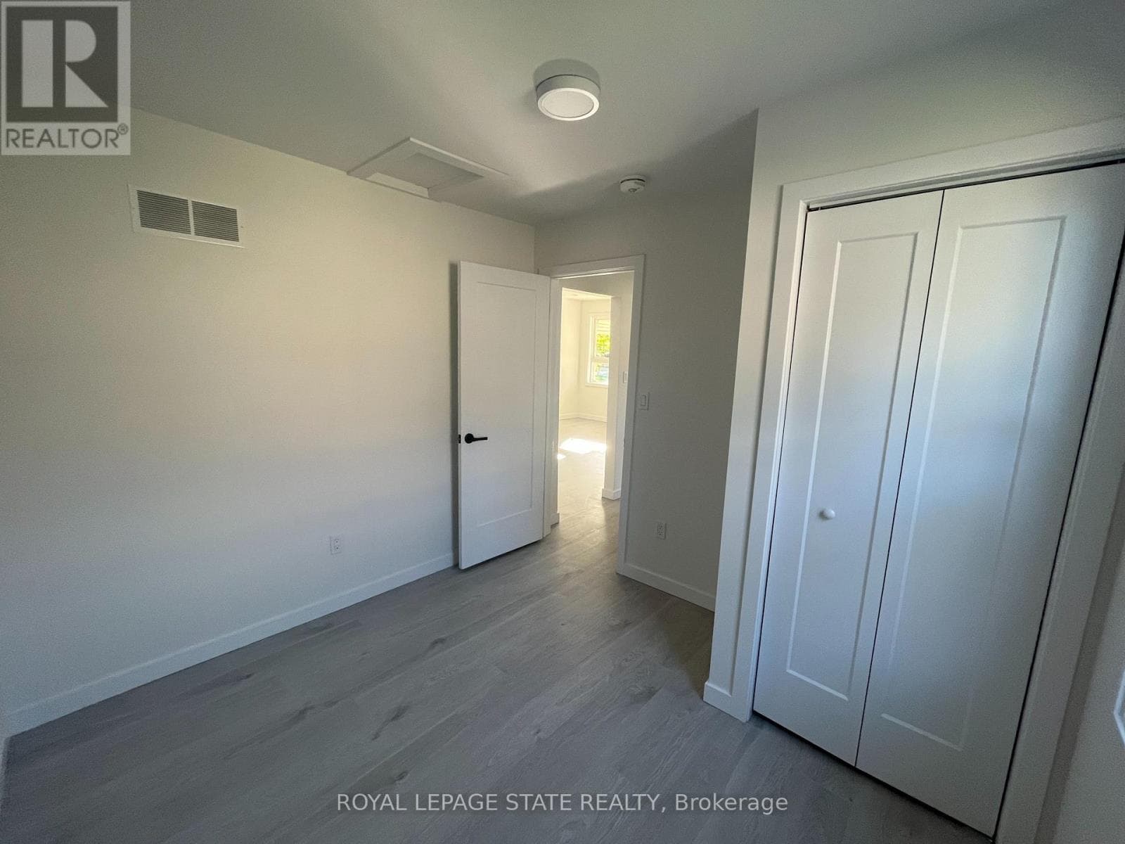 Single Family at 6316 Montrose Road, Niagara Falls (West Wood), Ontario - Photo 5 - RE/MAX Garden City Realty