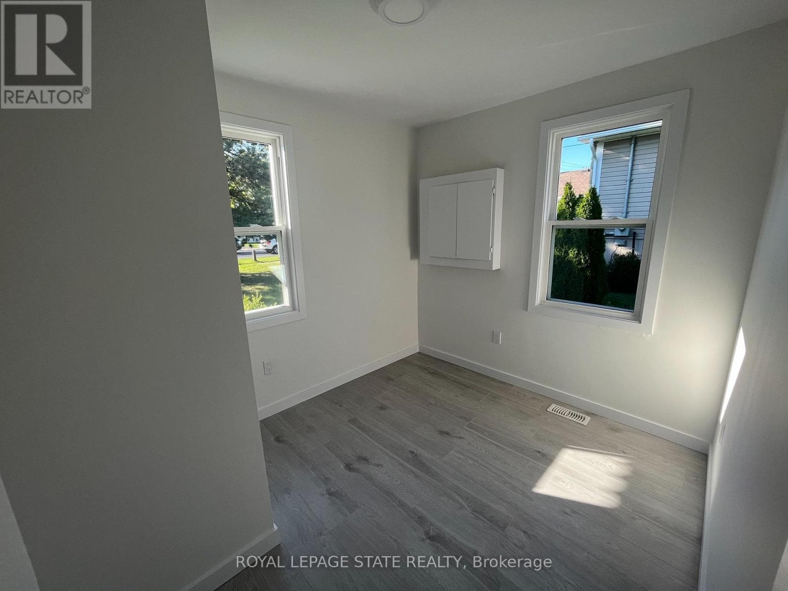 Single Family at 6316 Montrose Road, Niagara Falls (West Wood), Ontario - Photo 6 - RE/MAX Garden City Realty