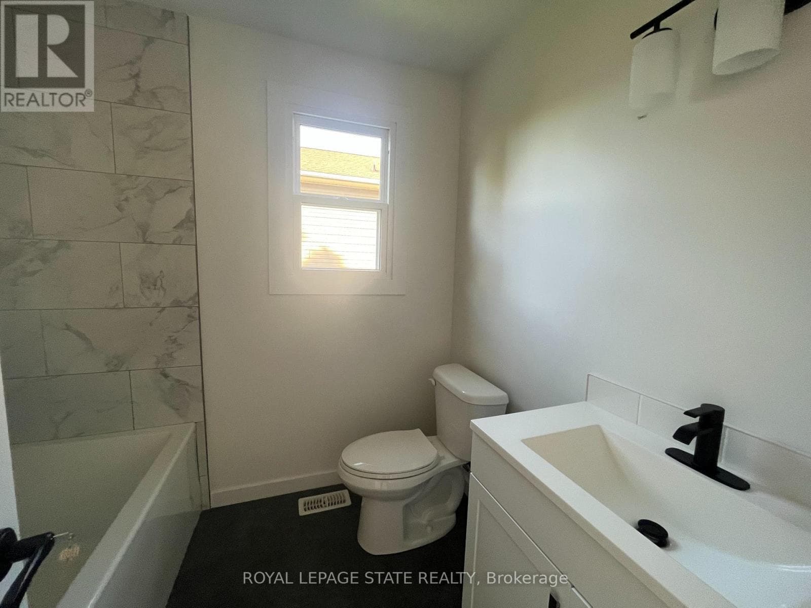 Single Family at 6316 Montrose Road, Niagara Falls (West Wood), Ontario - Photo 8 - RE/MAX Garden City Realty