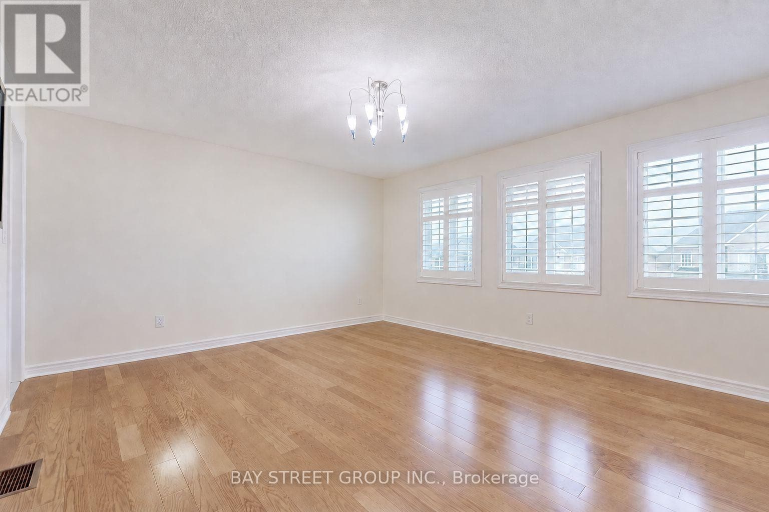 Single Family at 25 Greenshire Street, Richmond Hill (Bayview Hill), Ontario - Photo 10 - RE/MAX Garden City Realty