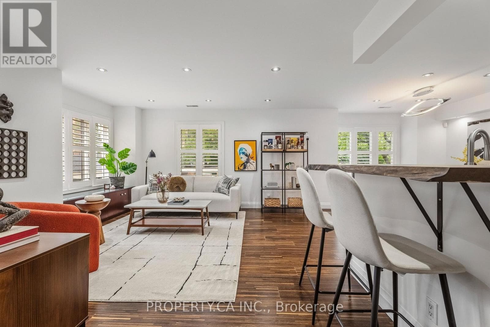 Th2- 208 Niagara Street