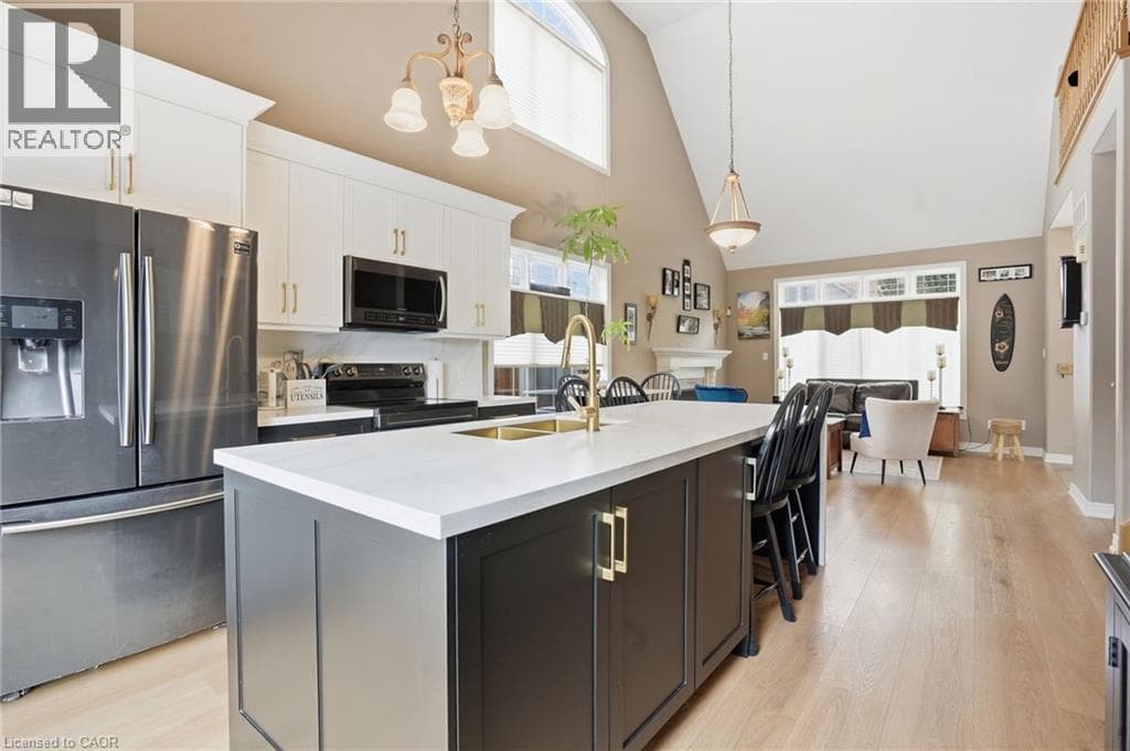 Single Family at 7- 31 BOOK Road, Grimsby, Ontario - Photo 10 - RE/MAX Garden City Realty